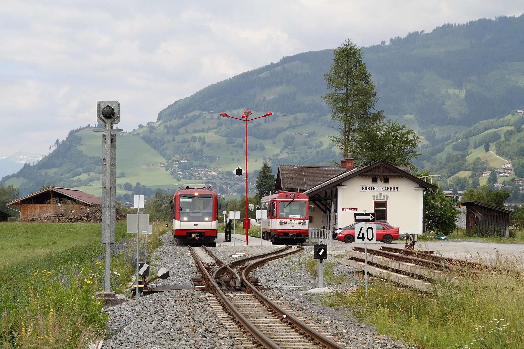 Photo showing: A new push and pull trainset with steering unit 101 and Railcar VTs 14 passing at Fürth-Kaprun-station.