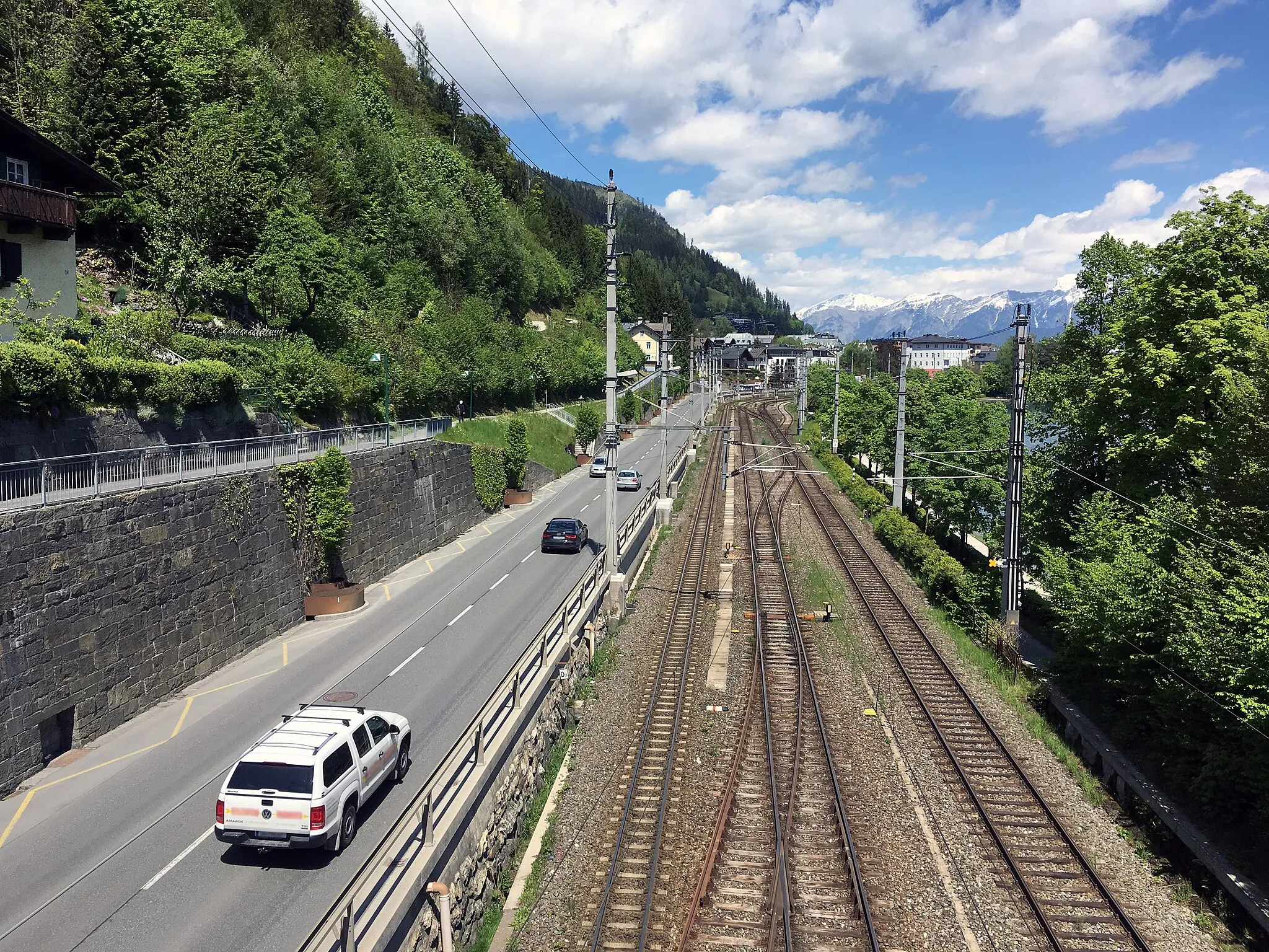 Photo showing: Brucker Bundesstraße und Westbahn