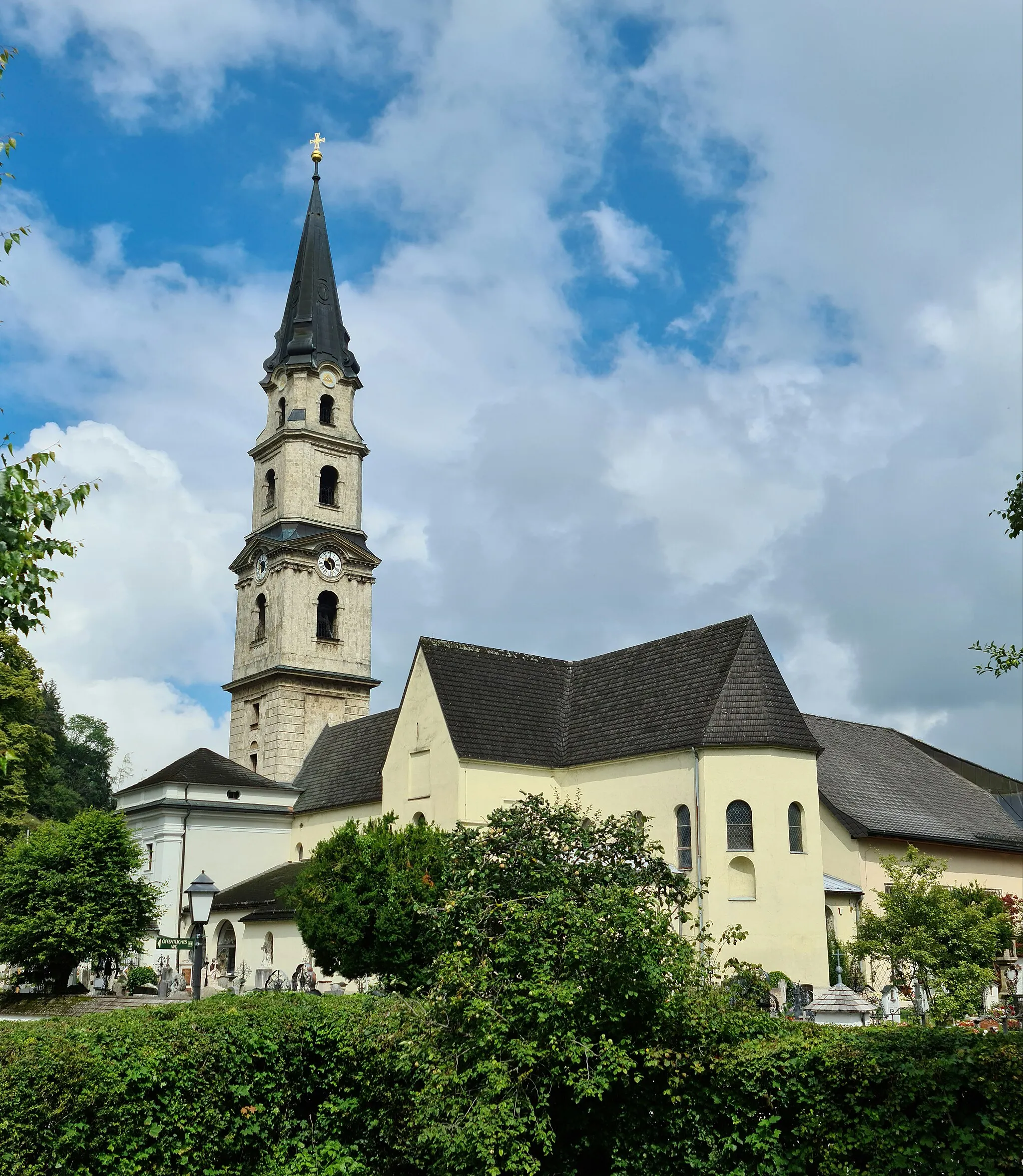 Photo showing: Stiftskirche Mattsee von Südosten