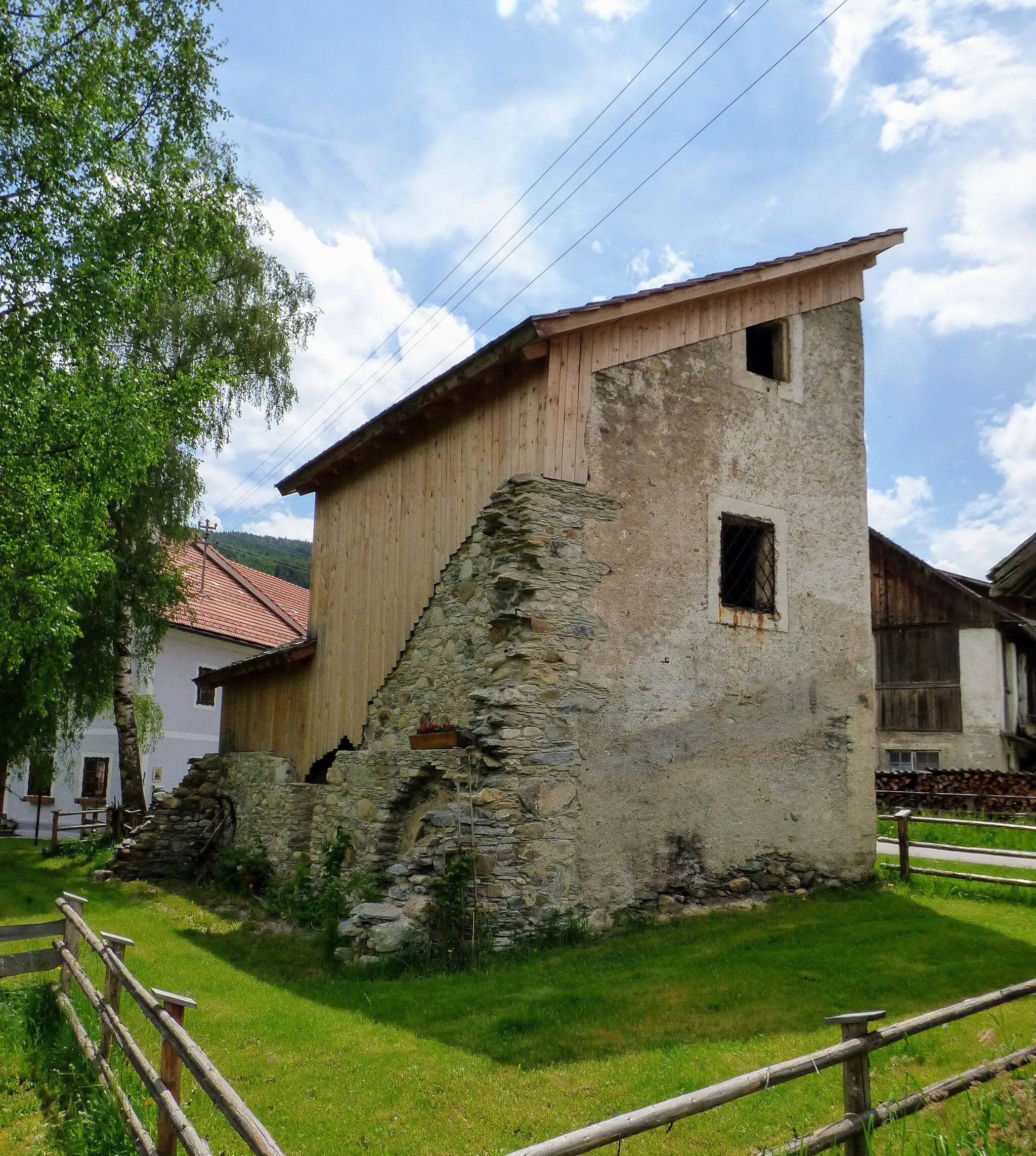 Photo showing: This media shows the protected monument with the number 23917 in Austria. (Commons, de, Wikidata)

Ansitz Gröbendorf (Gde. Mariapfarr)