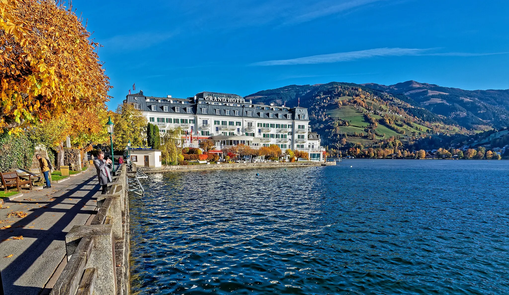 Photo showing: Zell am See in autumn 2021.