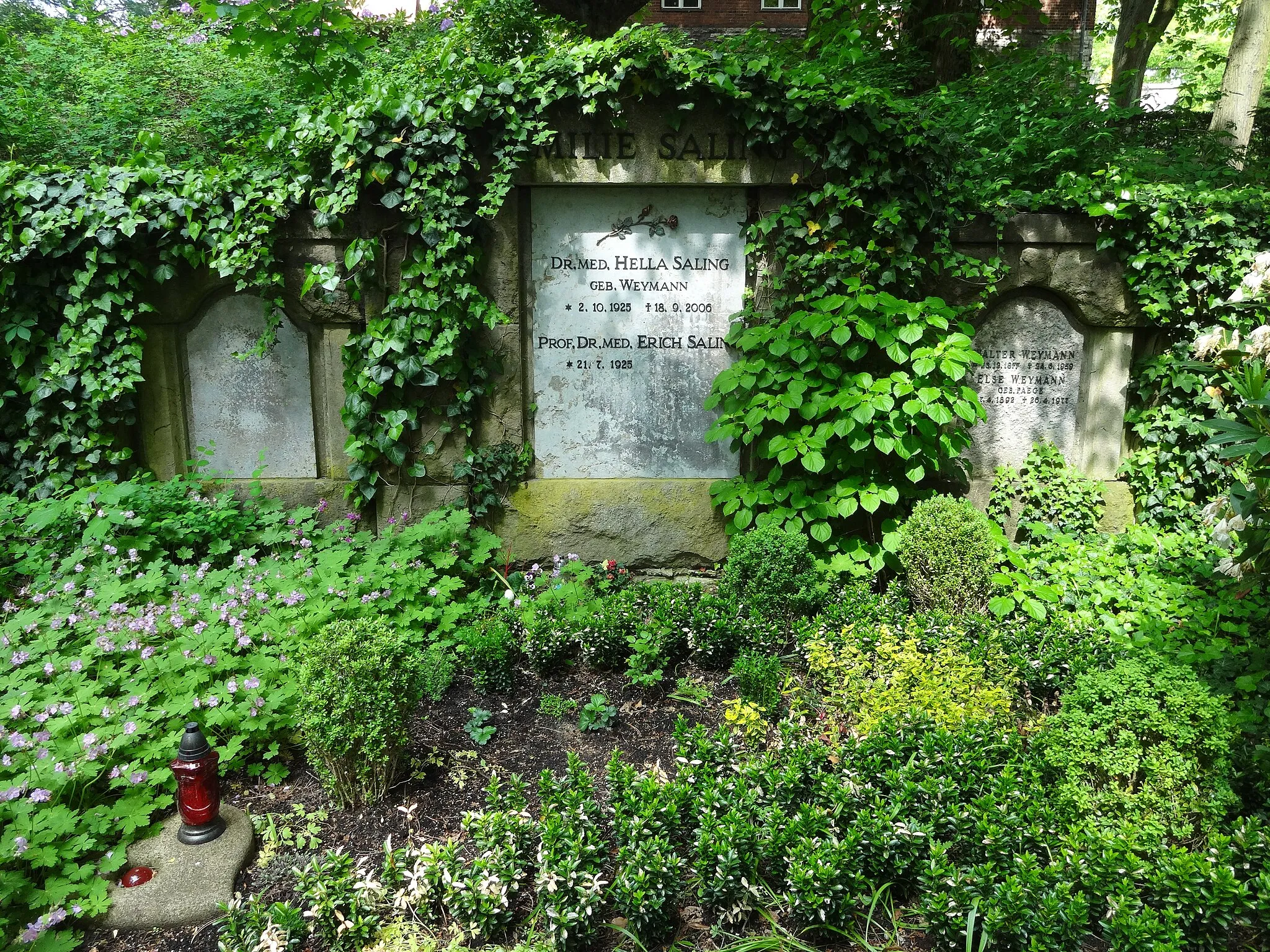 Photo showing: Grab von Erich Saling auf dem Friedhof Heerstraße in Berlin