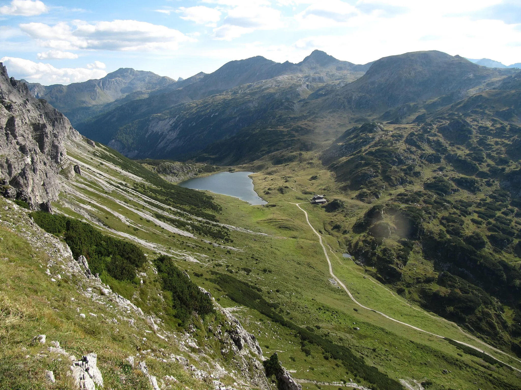 Photo showing: Blick vom Brotrinnl auf Oberhütte(nsee)