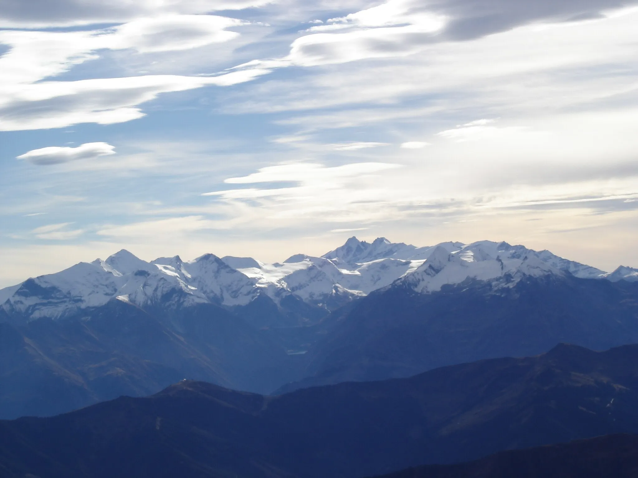 Photo showing: Glocknergruppe von Norden. (Standort des Fotografen vermutlich in den Leoganger Steinbergen in mindestens 2400 m HüA)