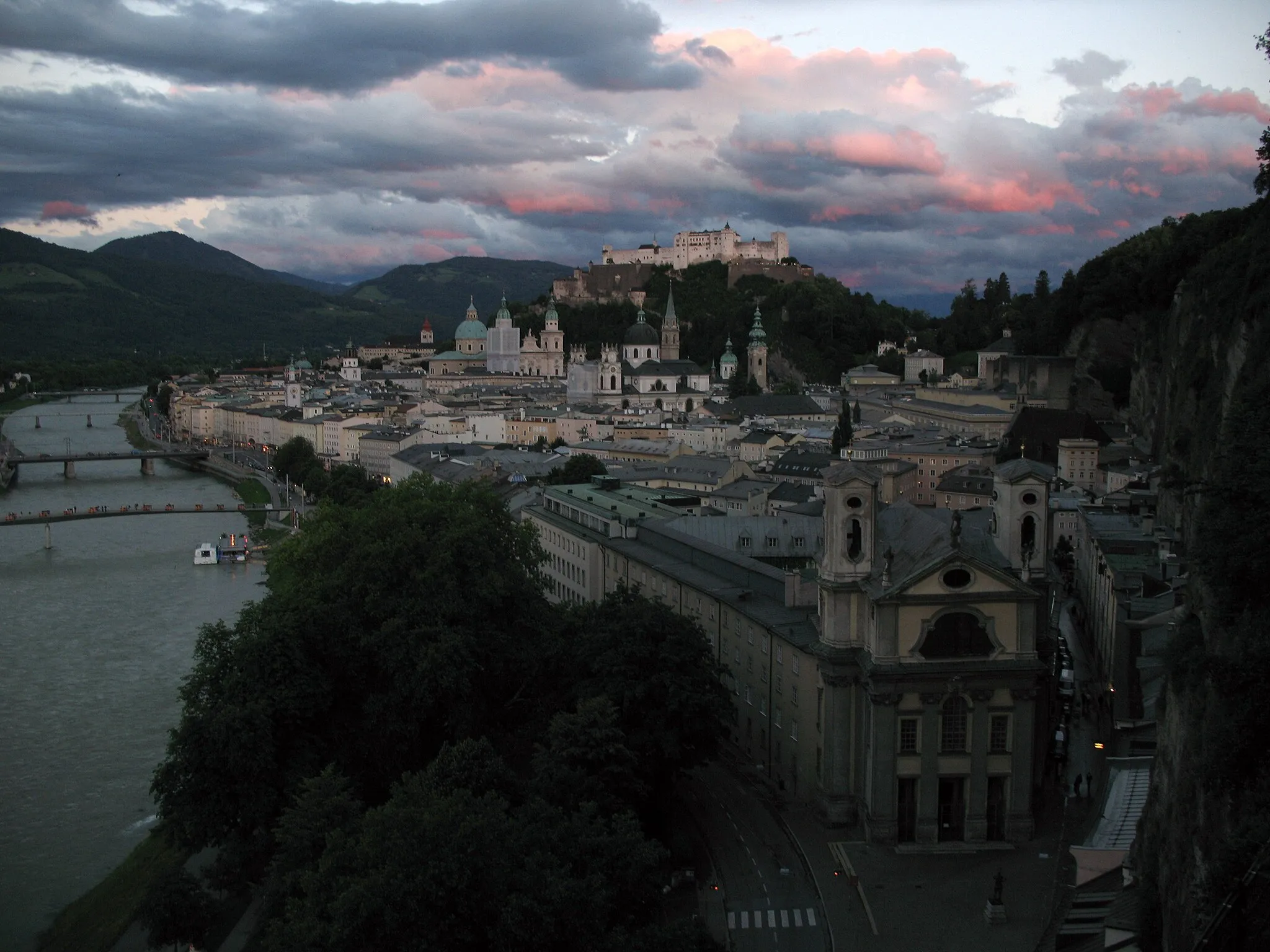 Photo showing: View from Monk Hill, Salzburg, Austria