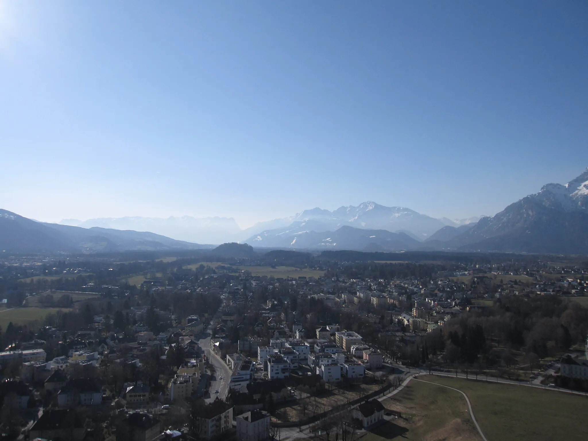 Photo showing: View from Hohensalzburg Castle towards the Alps.