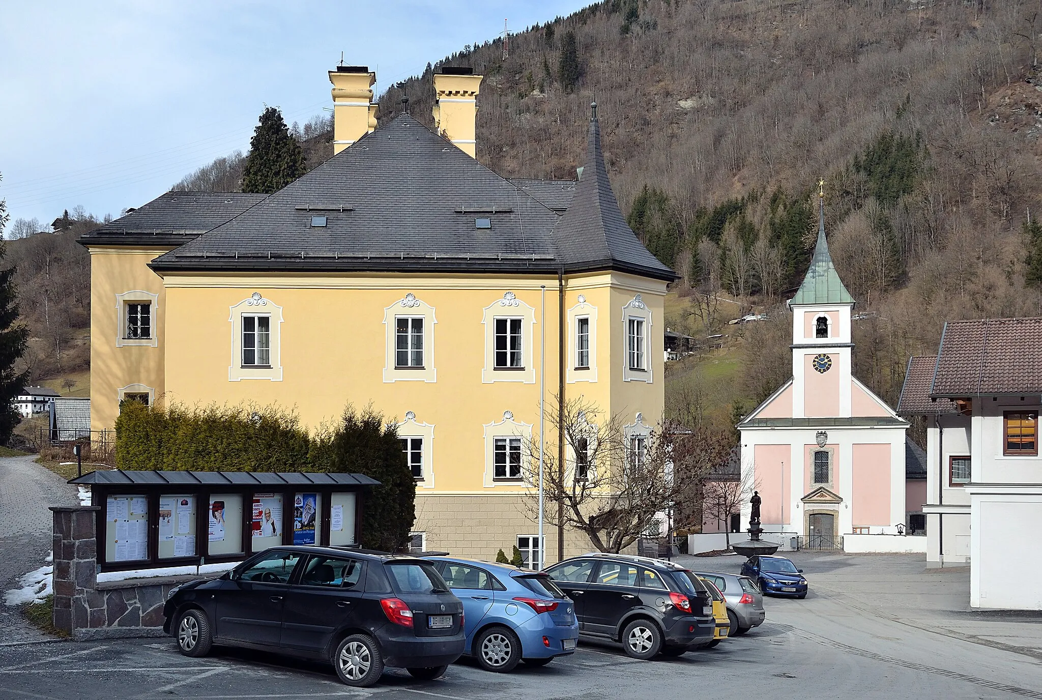 Photo showing: Municipal office of Lend, Salzburg, former Verwesschloss, administrative building for the owners of the mines in the Gastein valley.