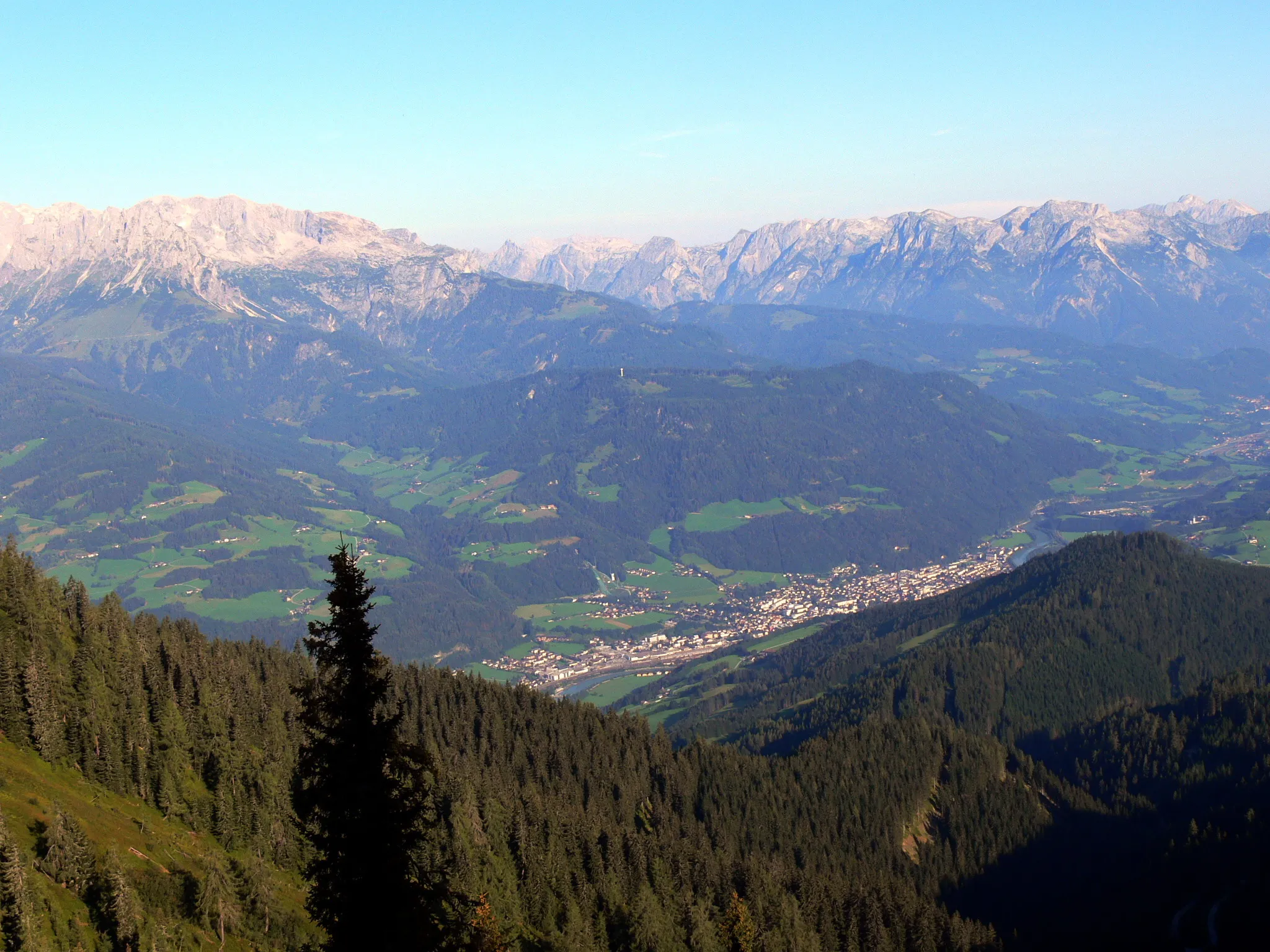 Photo showing: View from Heinrich-Kiener-Hütte to Bischofshofen ( Salzburg ).
