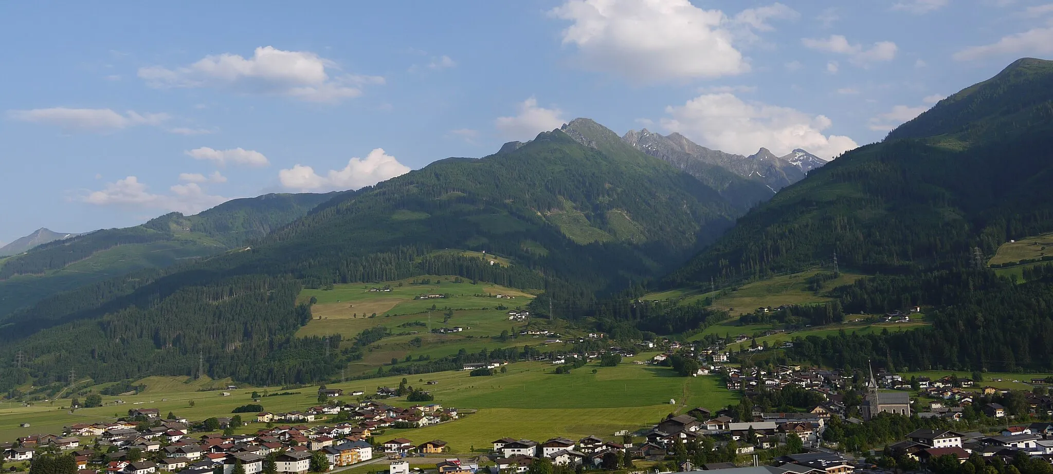 Photo showing: View of Niedernsill, from Steindorf