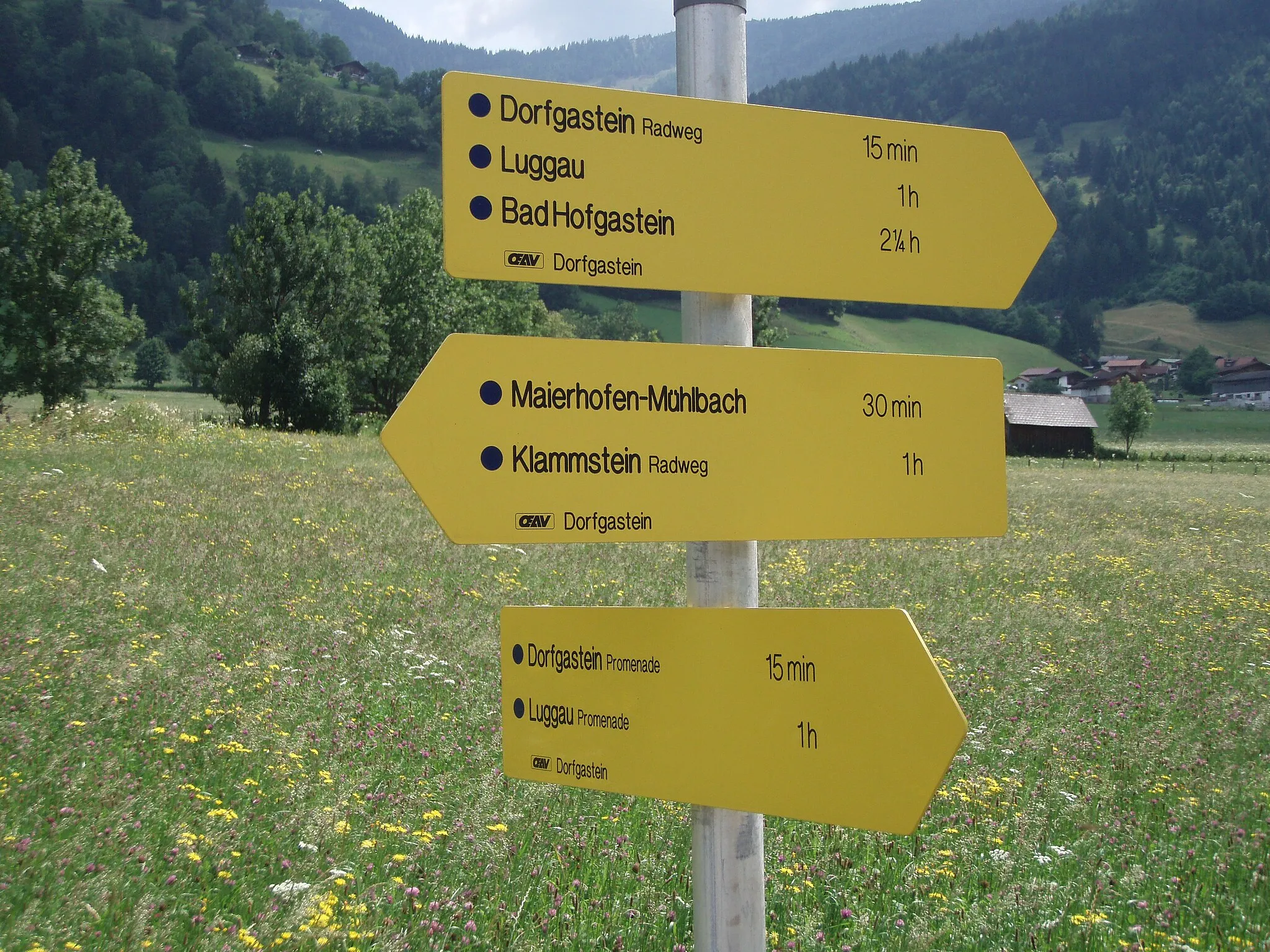 Photo showing: Wanderwegweiser Dorfgastein