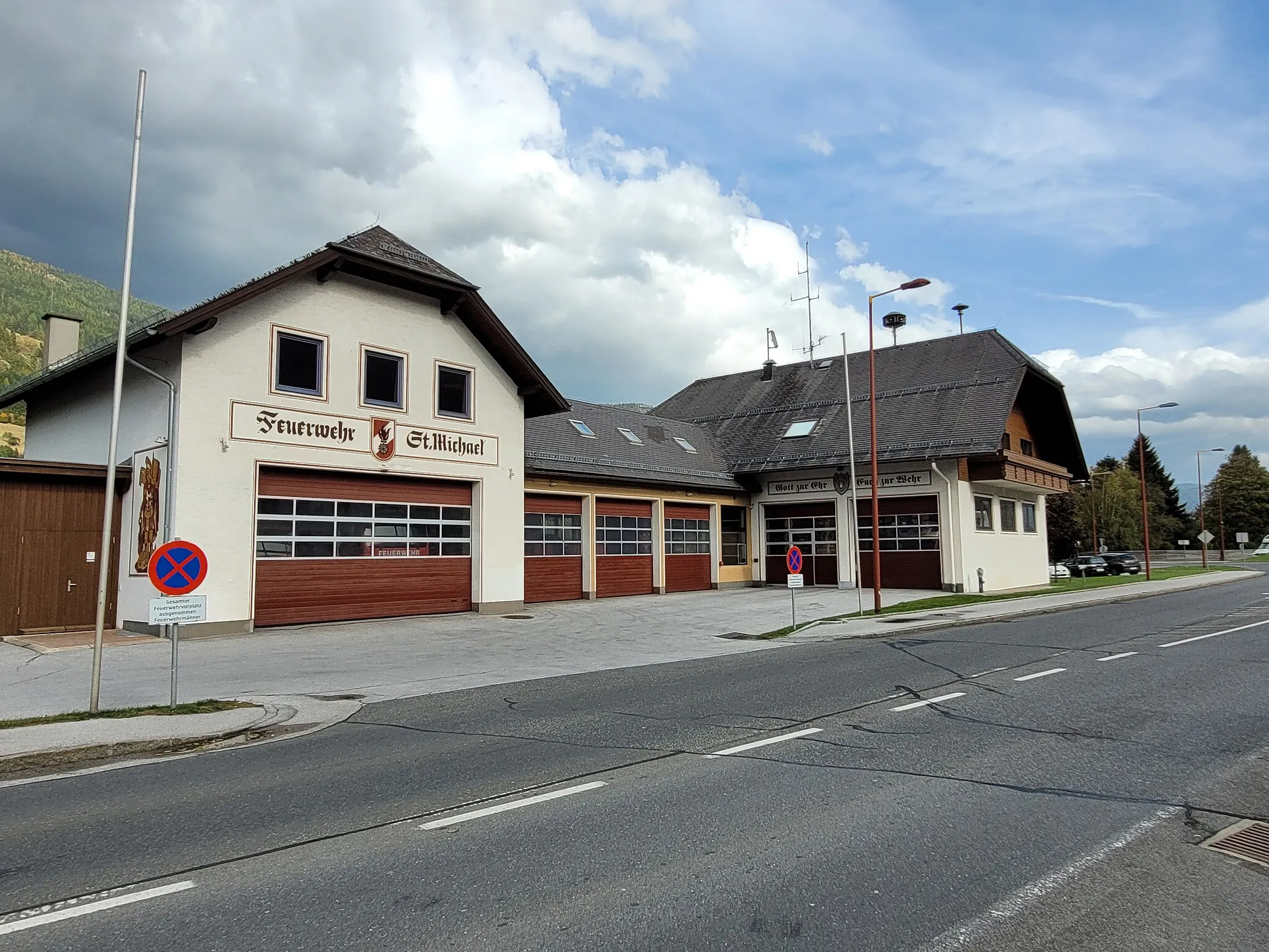 Photo showing: Feuerwehrhaus St. Michael (Feuerwehrhaus in Sankt Michael im Lungau, Österreich)