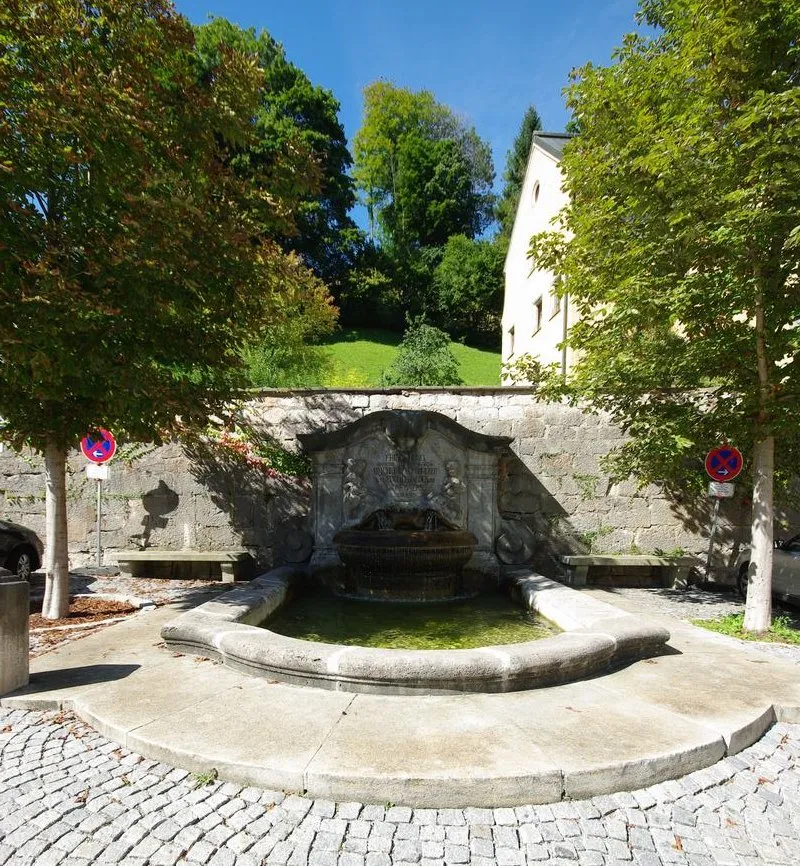 Photo showing: Rathausplatz, 83471 Berchtesgaden; Brunnen errichtet 1910