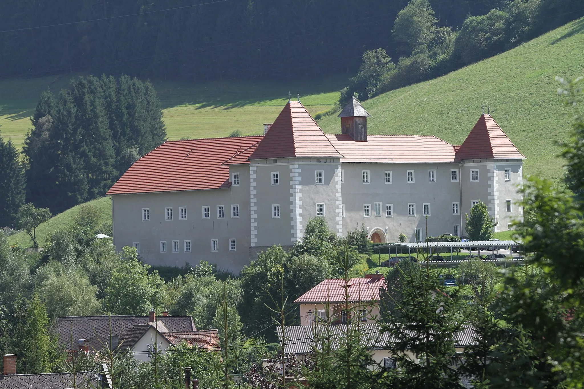 Photo showing: Schloss Weyer mit Umfassungsmauer