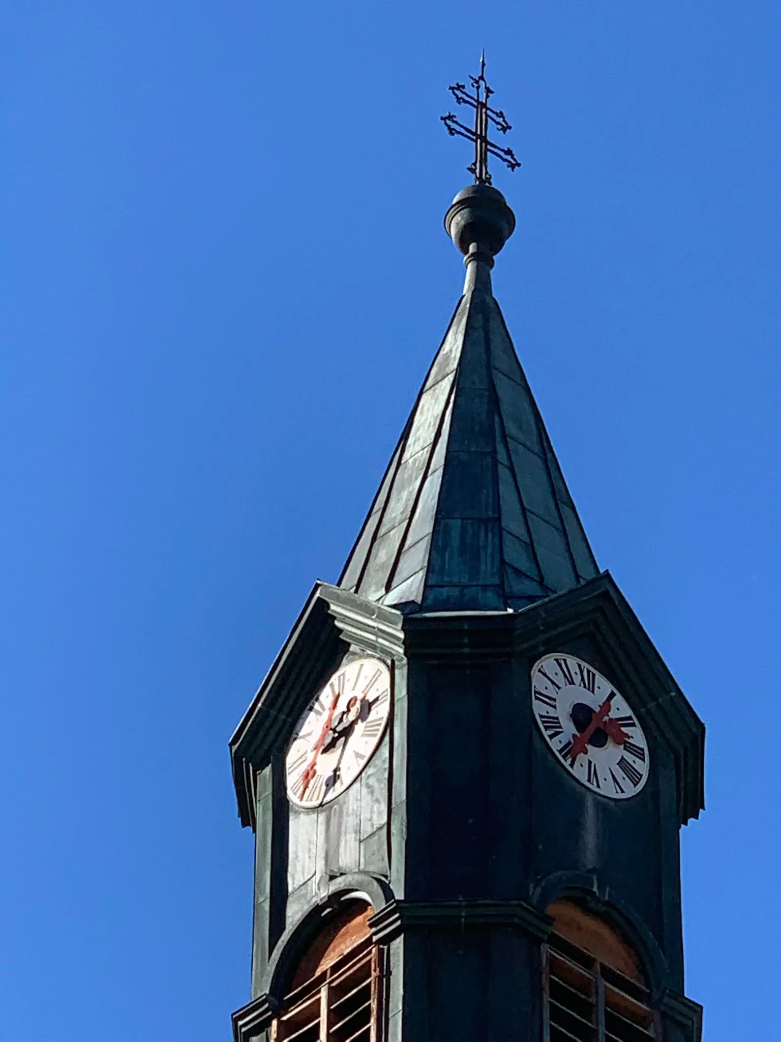 Photo showing: Was in der gesamten Literatur als Dachreiter beschrieben wird, entpuppt sich bei näherem Hinsehen als Kreuz mit zwei Querbalken.