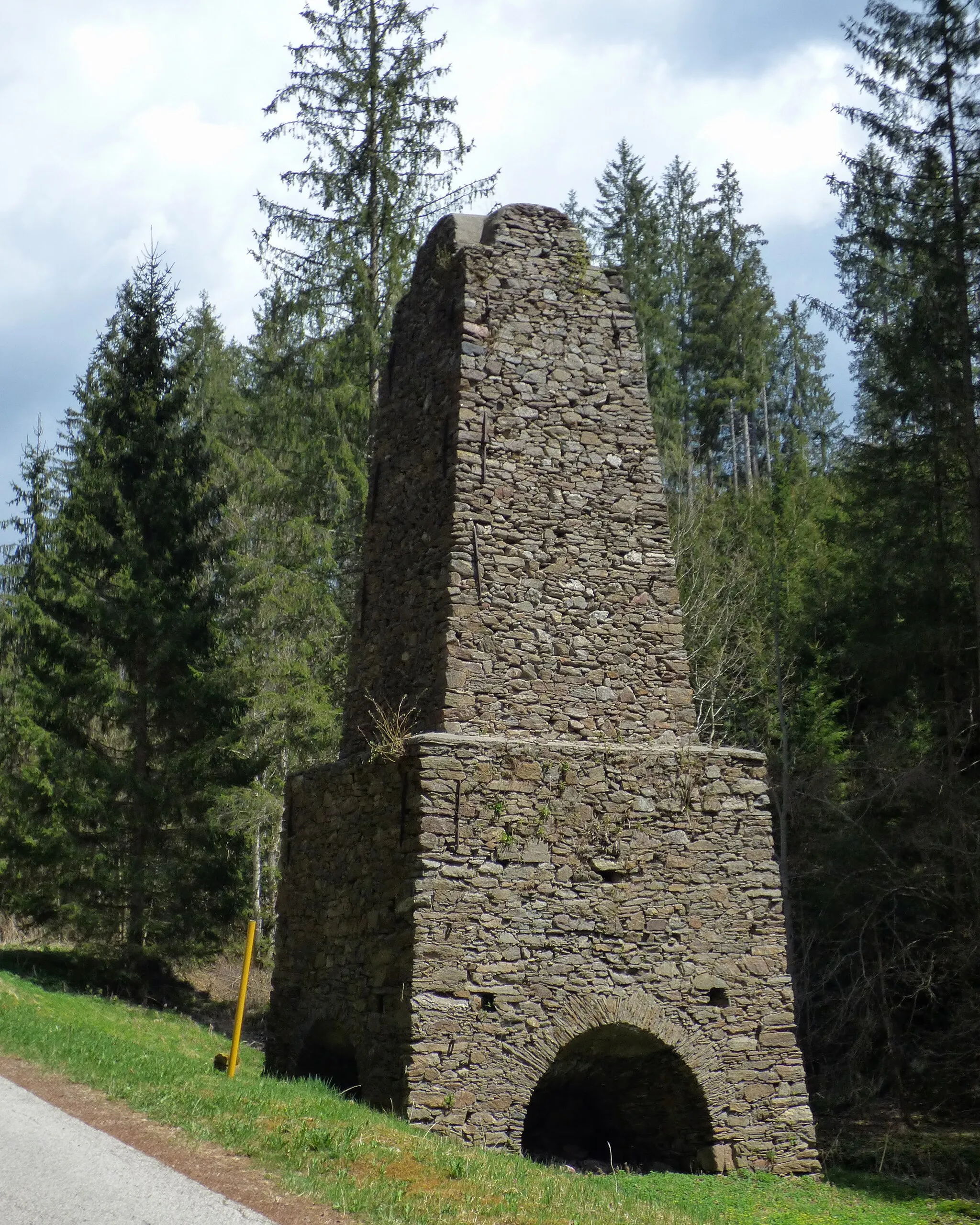 Photo showing: This media shows the protected monument with the number 34417 in Austria. (Commons, de, Wikidata)

Fuchsfloßofen in der Heft, Hüttenberg, Kärnten