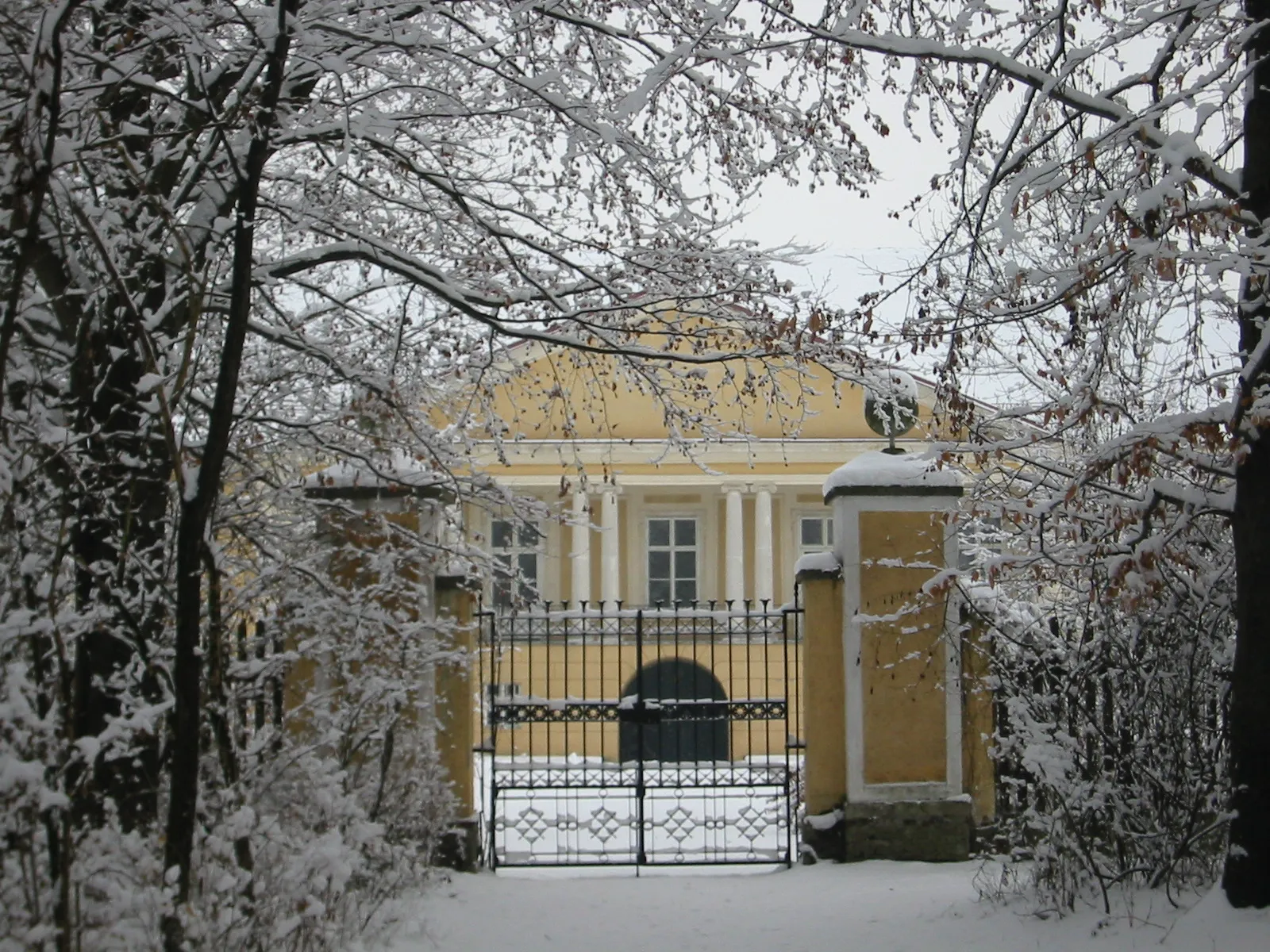 Photo showing: Schloss Retzhof aufgenohmen im Januar 2002

This media shows the protected monument with the number 57310 in Austria. (Commons, de, Wikidata)