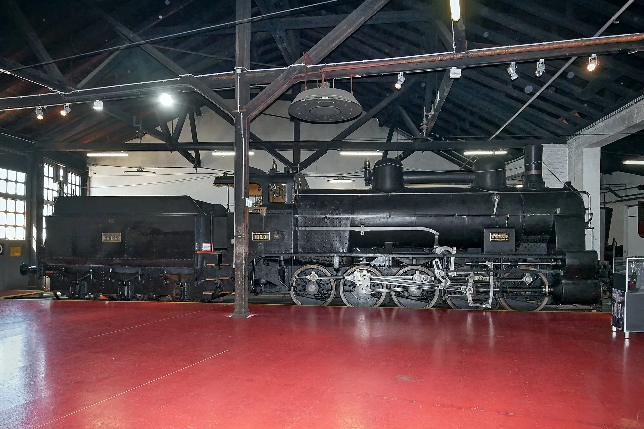 Photo showing: Südbahnmuseum Mürzzuschlag, kkStB 180.01 inside the roundhouse