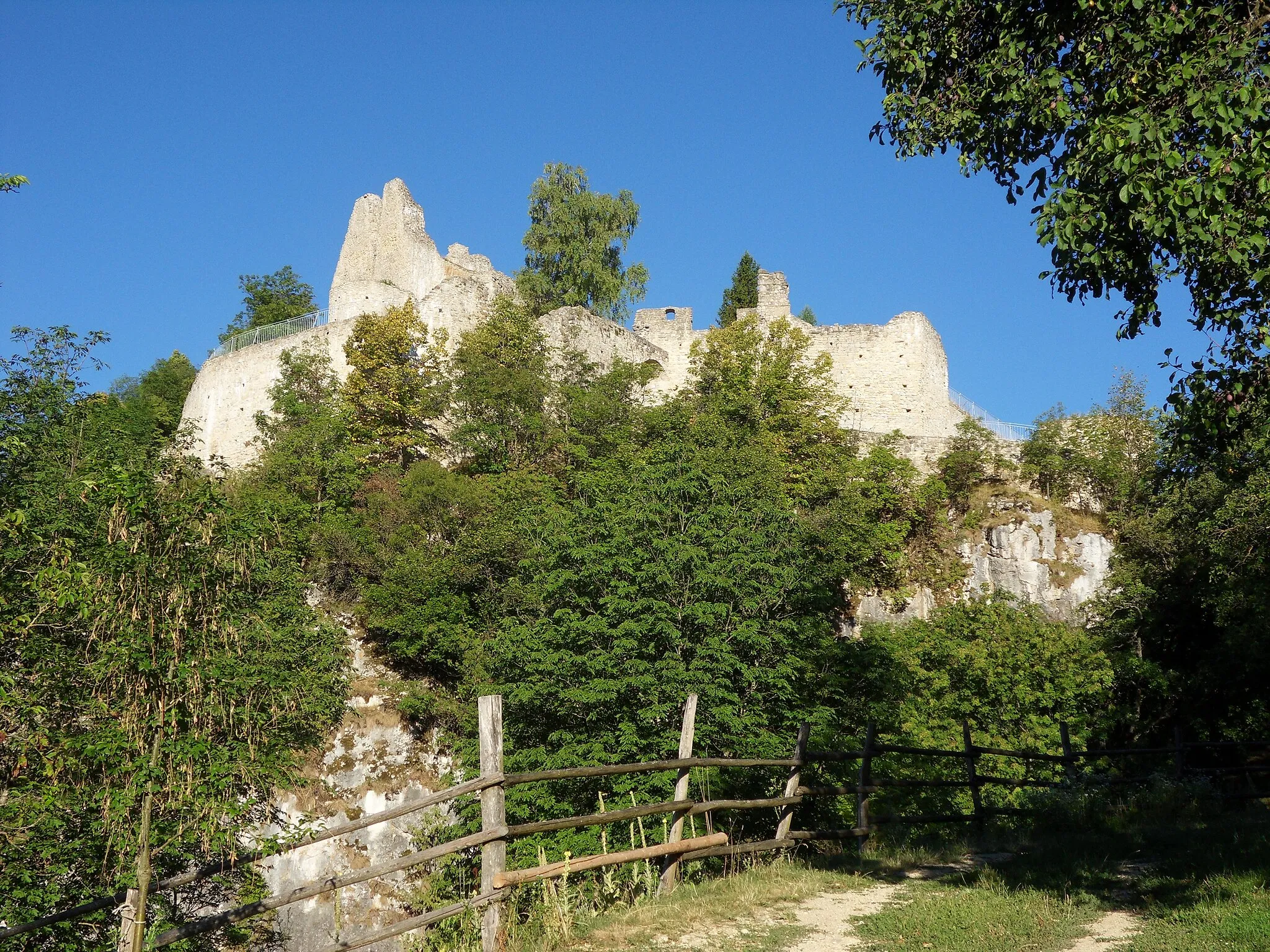 Photo showing: The ruin viewed from the path leading up to it.