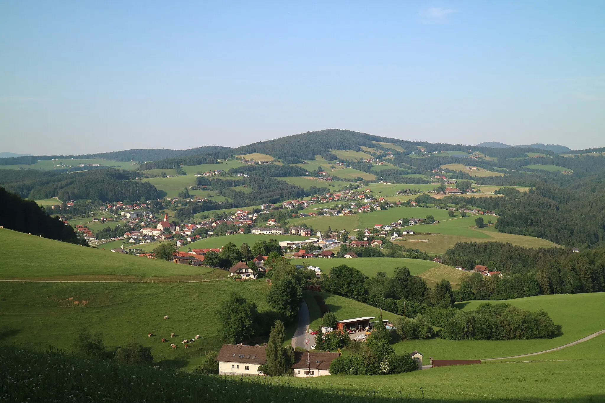 Photo showing: Semriach und Windhofkogel von Südwesten, Marktgemeinde Semriach (Steiermark)