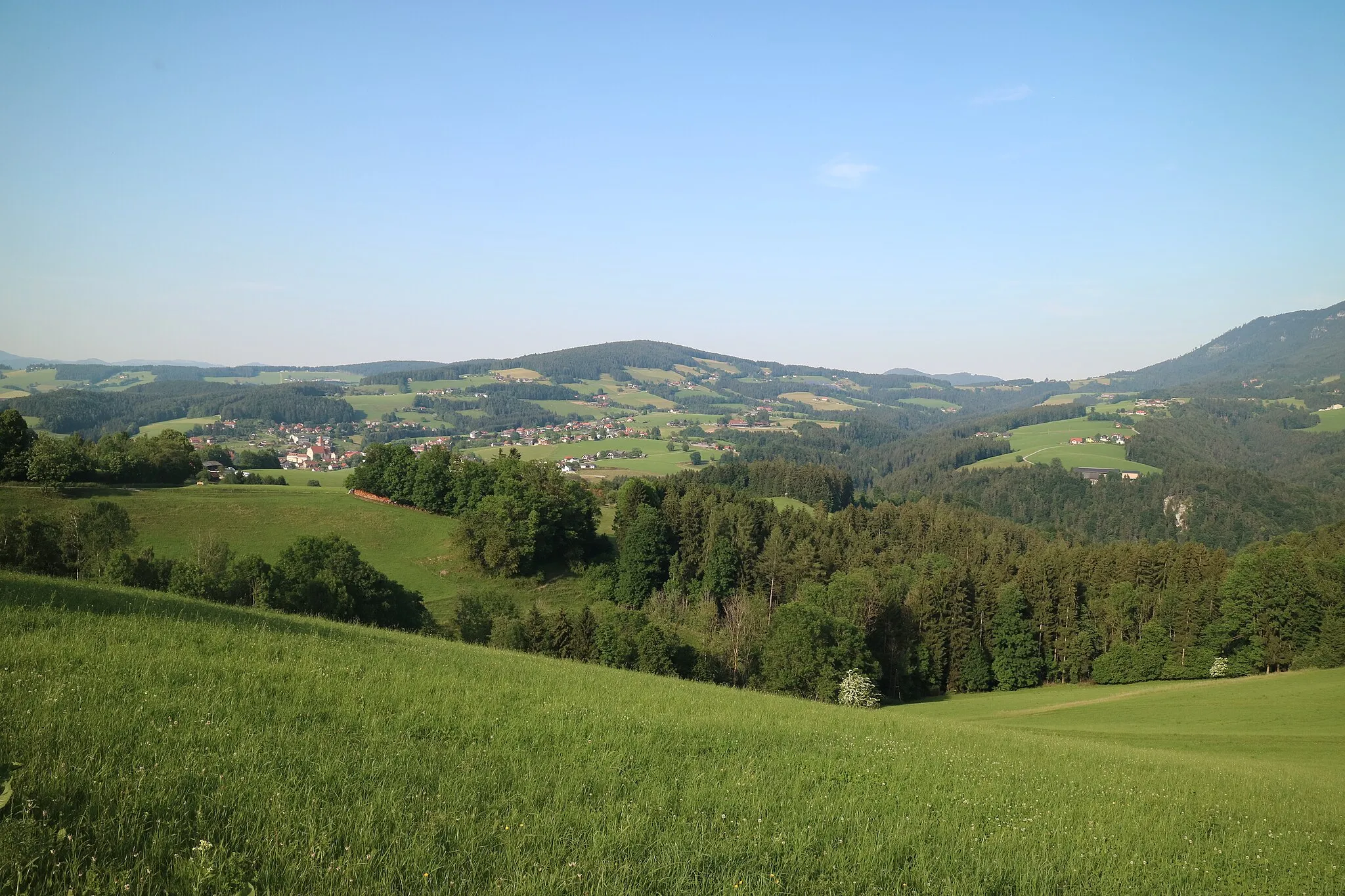 Photo showing: Semriach, Windhofkogel und Rötschgraben von Südwesten, Marktgemeinde Semriach (Steiermark)