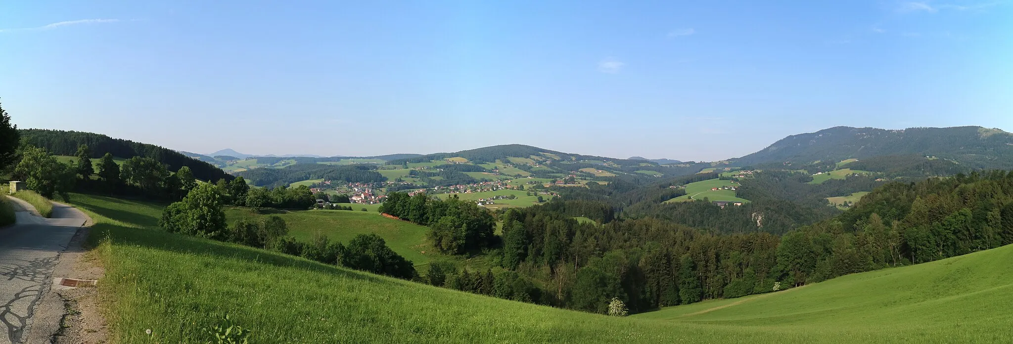 Photo showing: Semriach, Windhofkogel, Rötschgraben und Schöckl von Westen, Marktgemeinde Semriach (Steiermark)