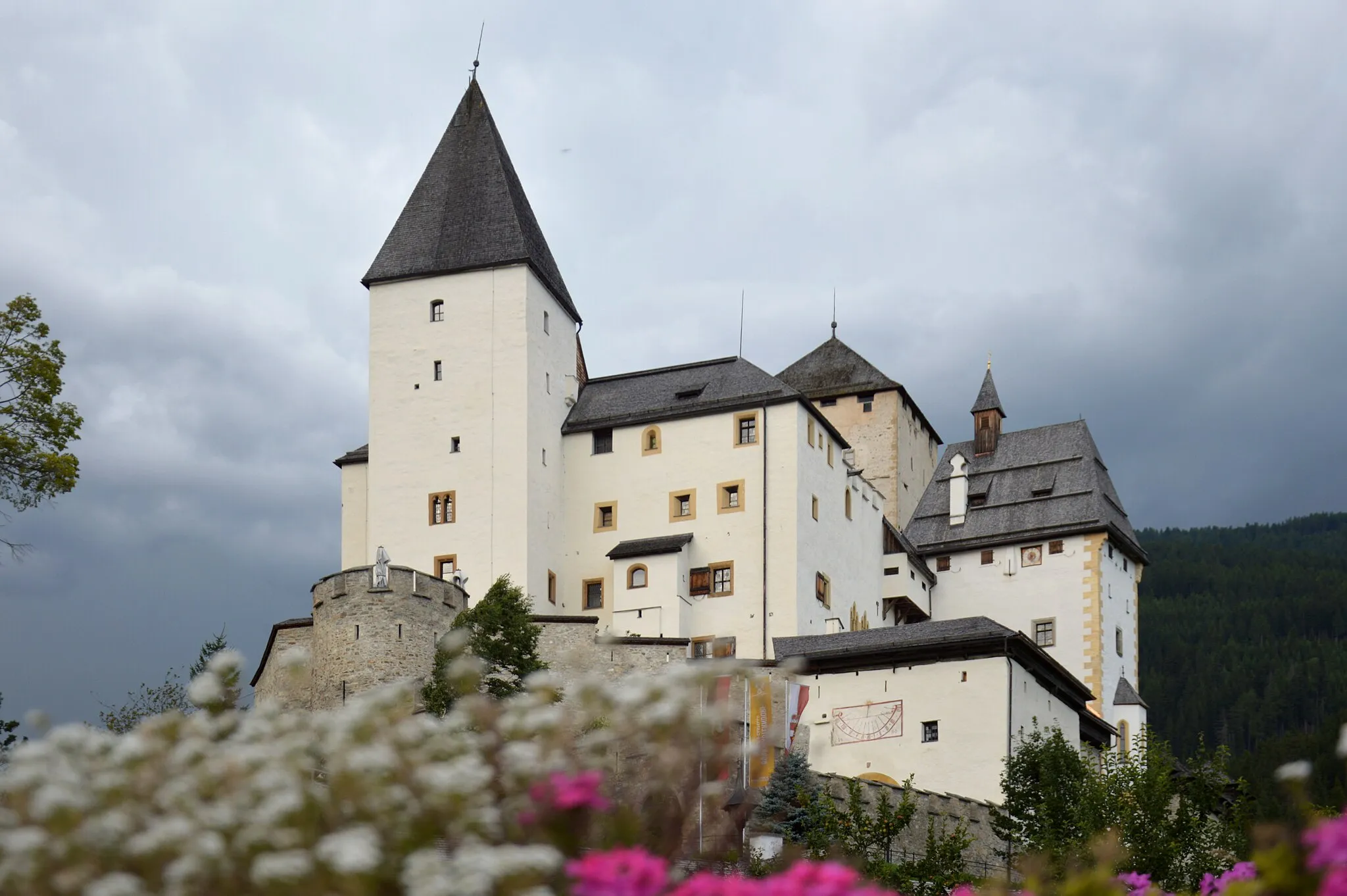 Photo showing: Burg Mauterndorf against a cloudy sky, Mauterndorf, 2023