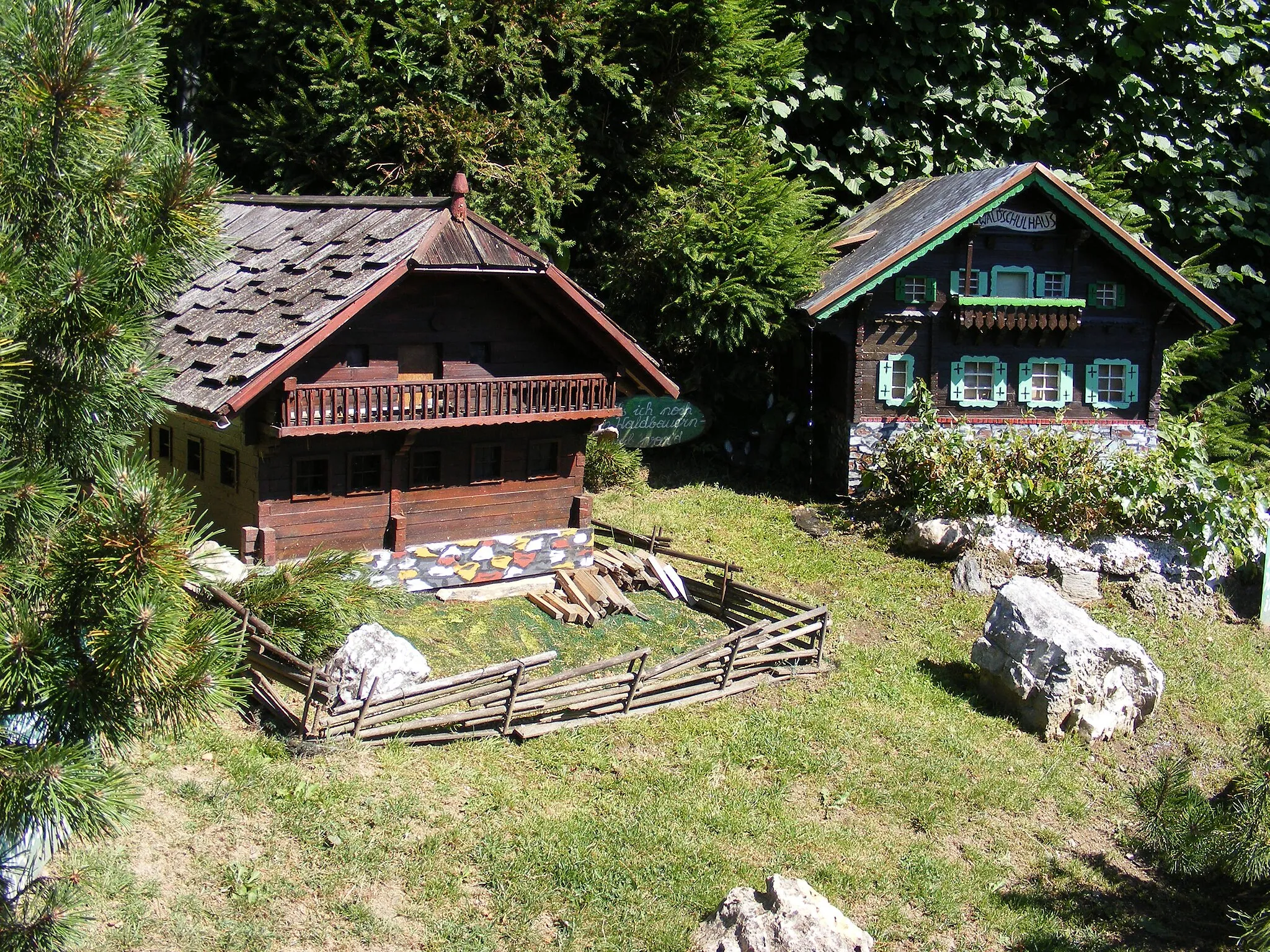 Photo showing: Scale model of birthplace and school of the Styrian writer Peter Rosegger  in a model park in Mönichkirchen (Austrian federal state of Lower Austria)