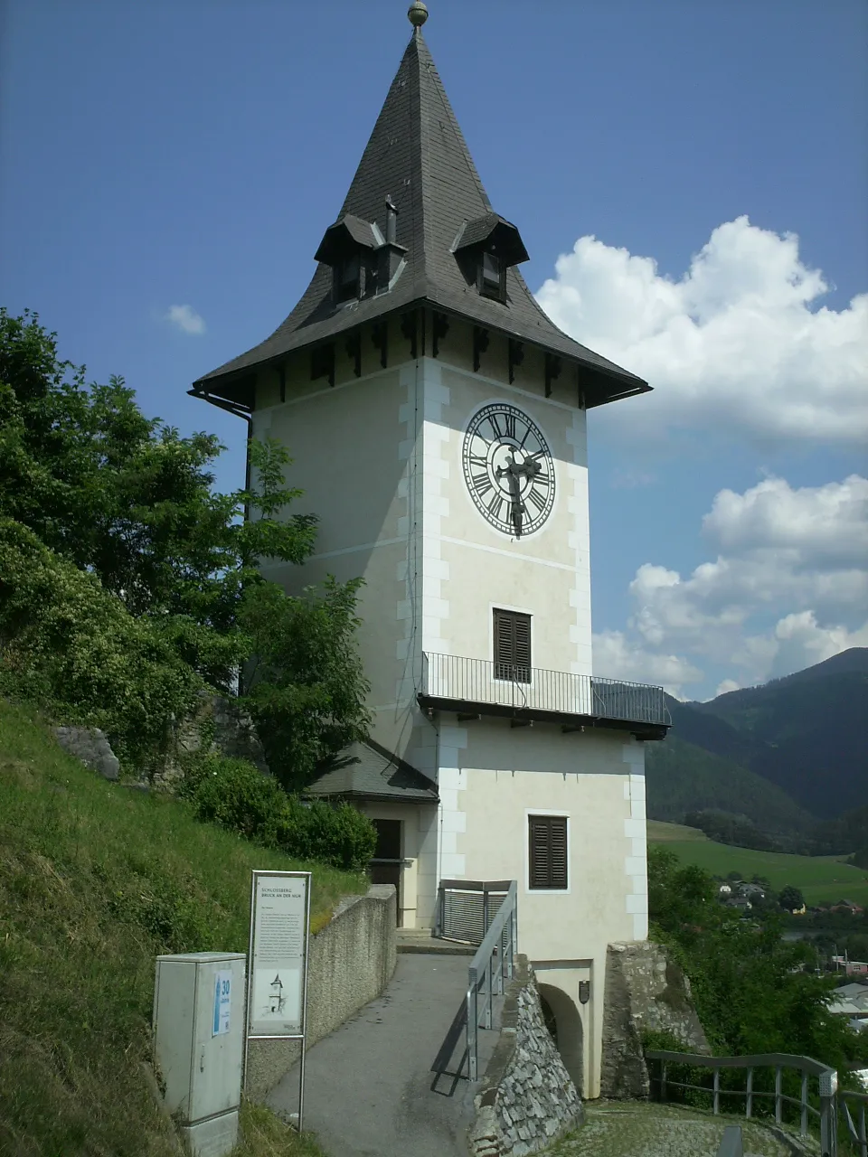Photo showing: Uhrturm, Teil der Stadtbefestigung in Bruck/Mur, Österreich.
