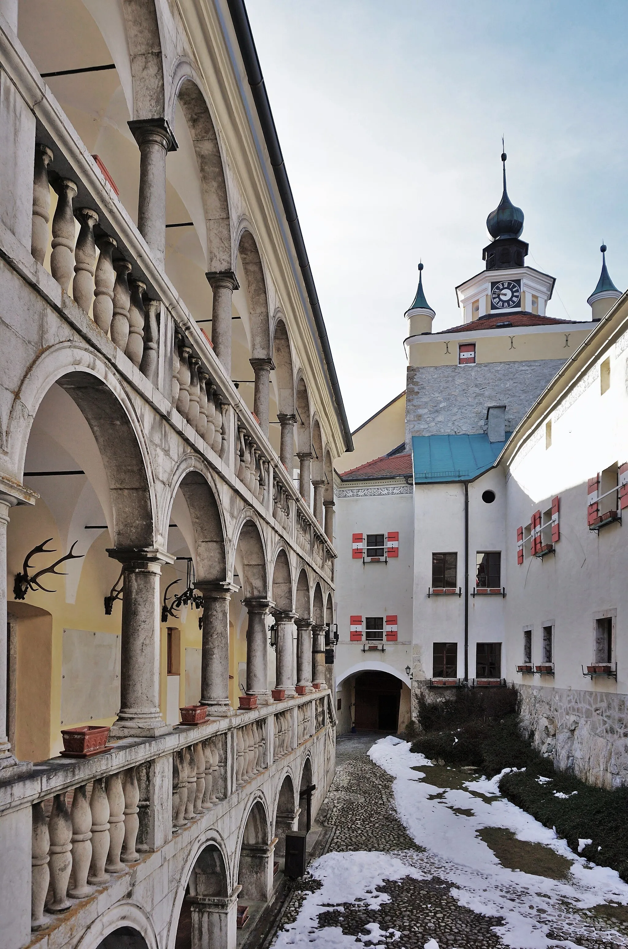 Photo showing: Schloss Strechau, Renaissance-Arkaden im Innenhof