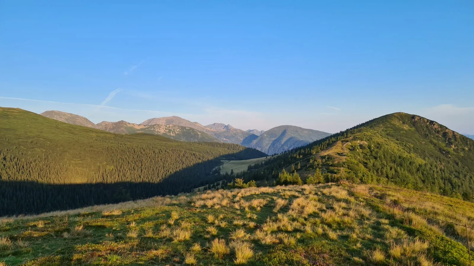 Photo showing: Blick von Mitterkogel auf Bremstein, dahinter andere Gipfel der Seckauer Alpen