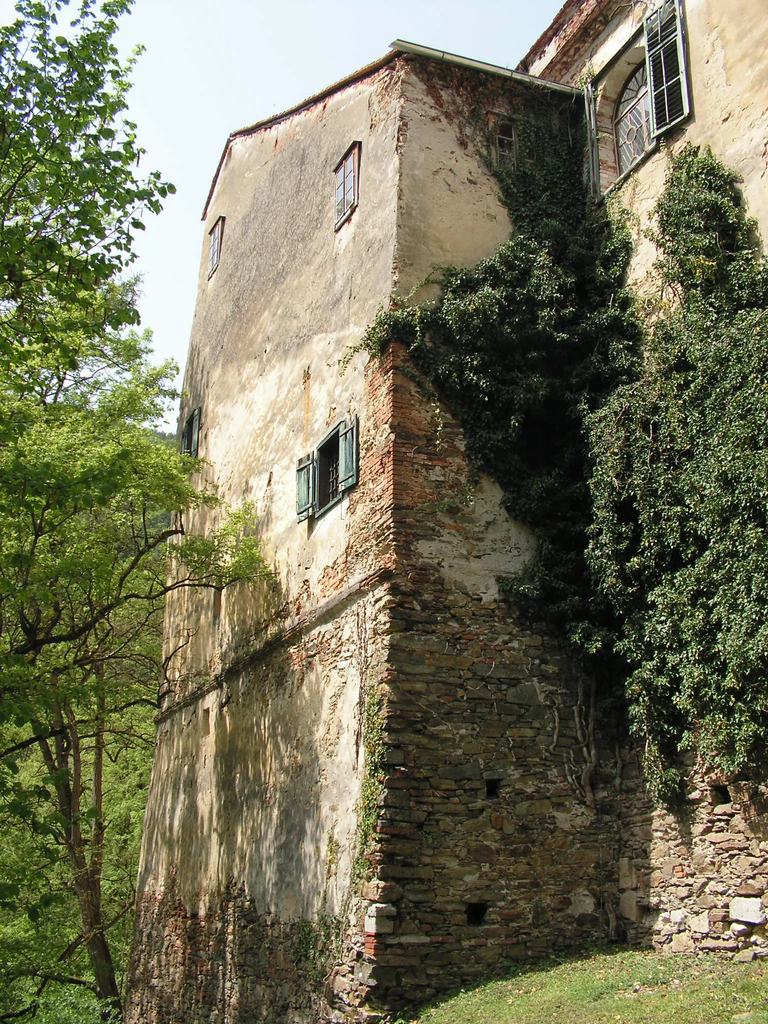 Photo showing: The Herberstein castle in the village of Sankt Johann bei Herberstei. True four-in-one place, as included in the price of the castle, a zoo, a museum Gironcoli, see the Feistritz gorge.