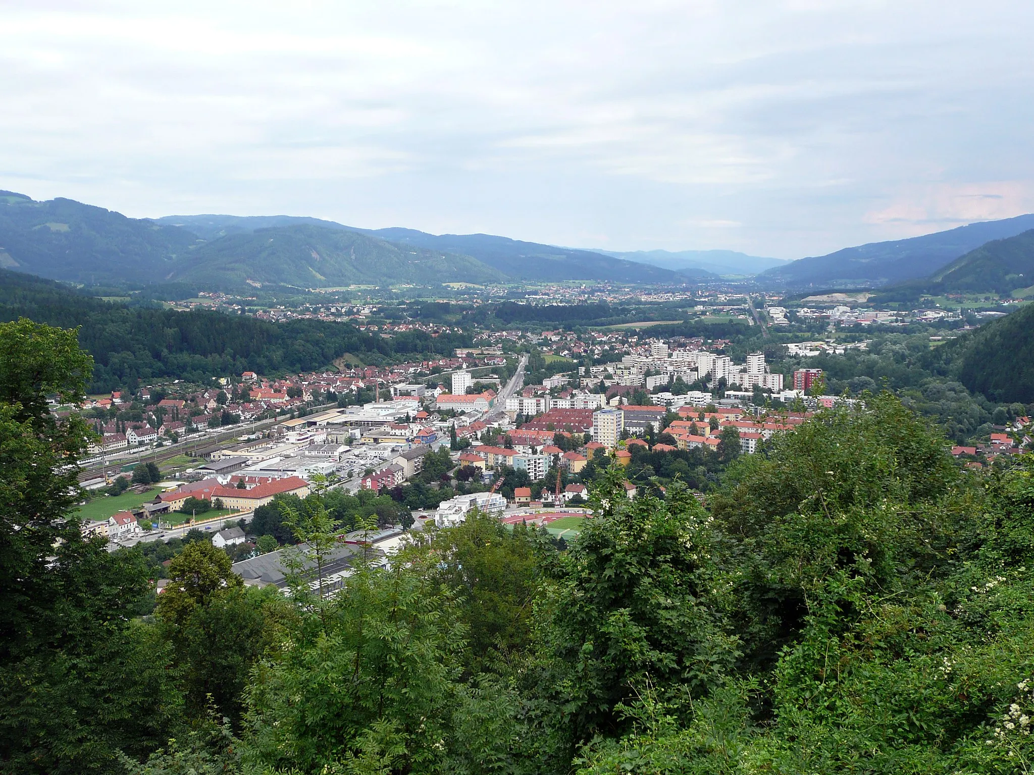 Photo showing: Mürztal bei Kapfenberg Blickrichtung Osten (Flussaufwärts)