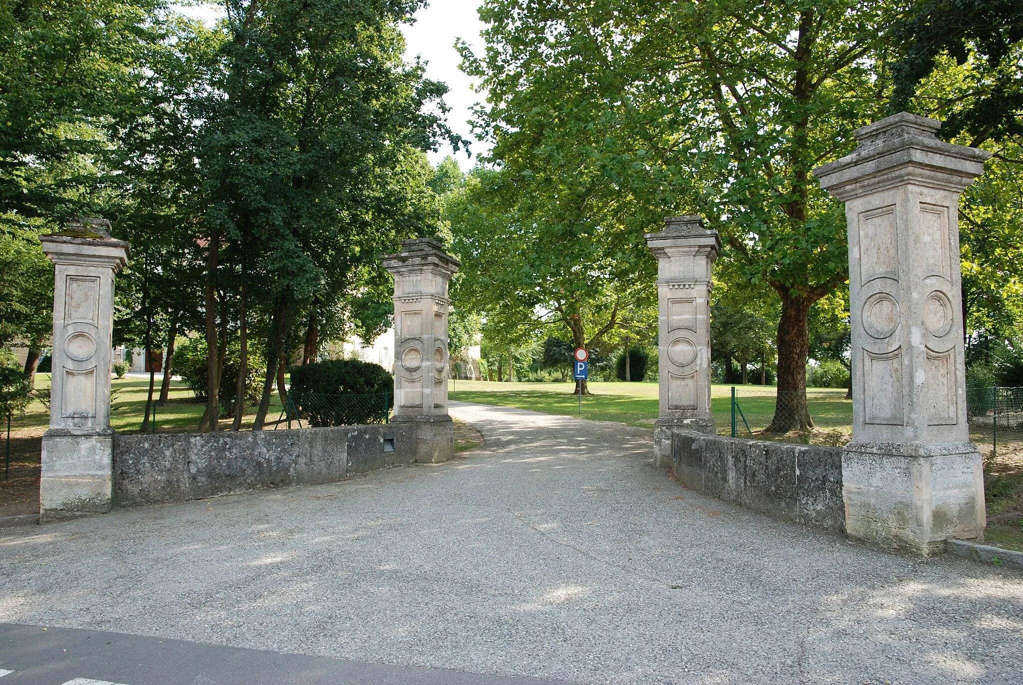 Photo showing: Eingangsportal Schloss Halbenrain