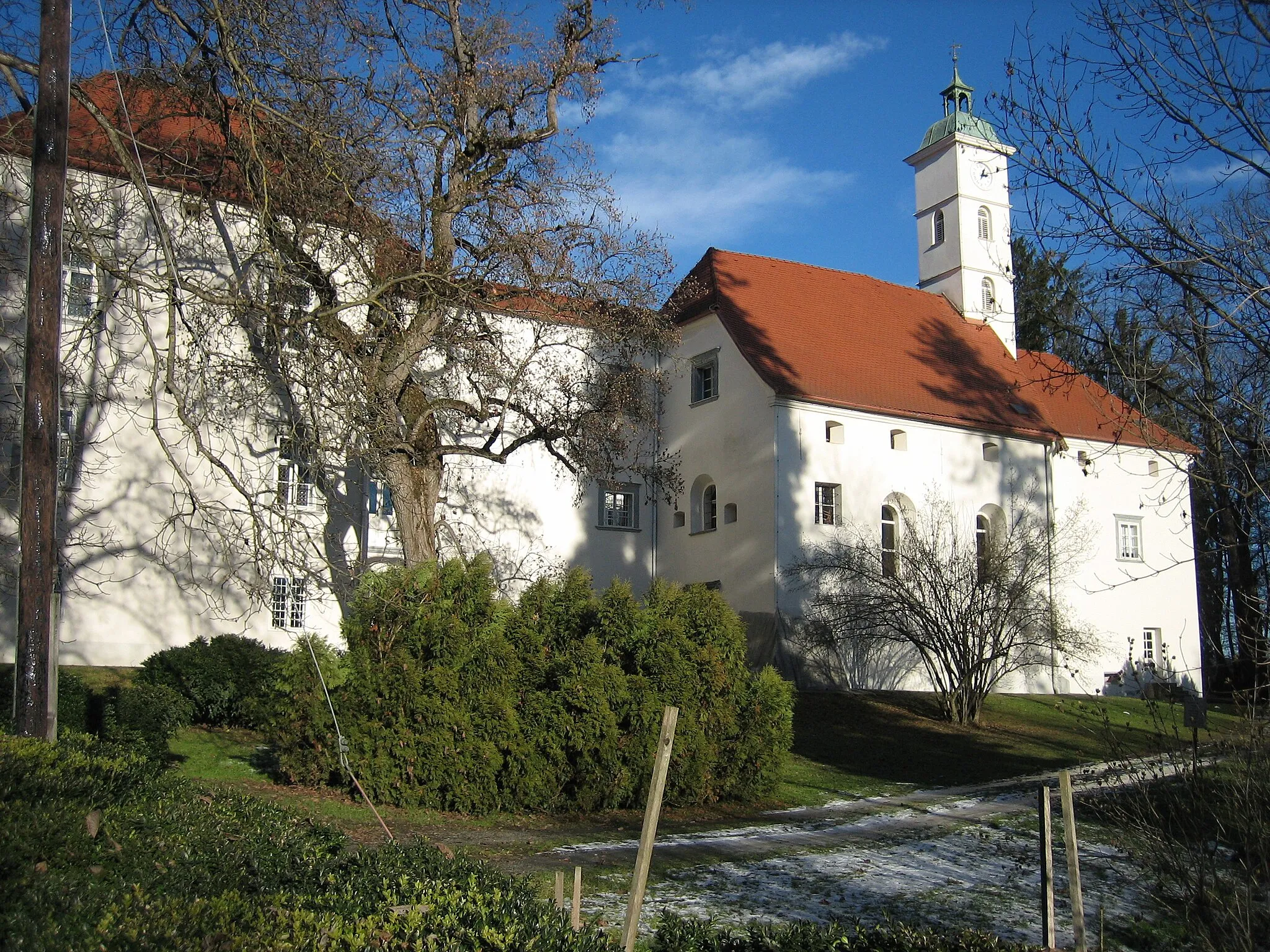 Photo showing: Schloss Neudorf mit Marienkapelle