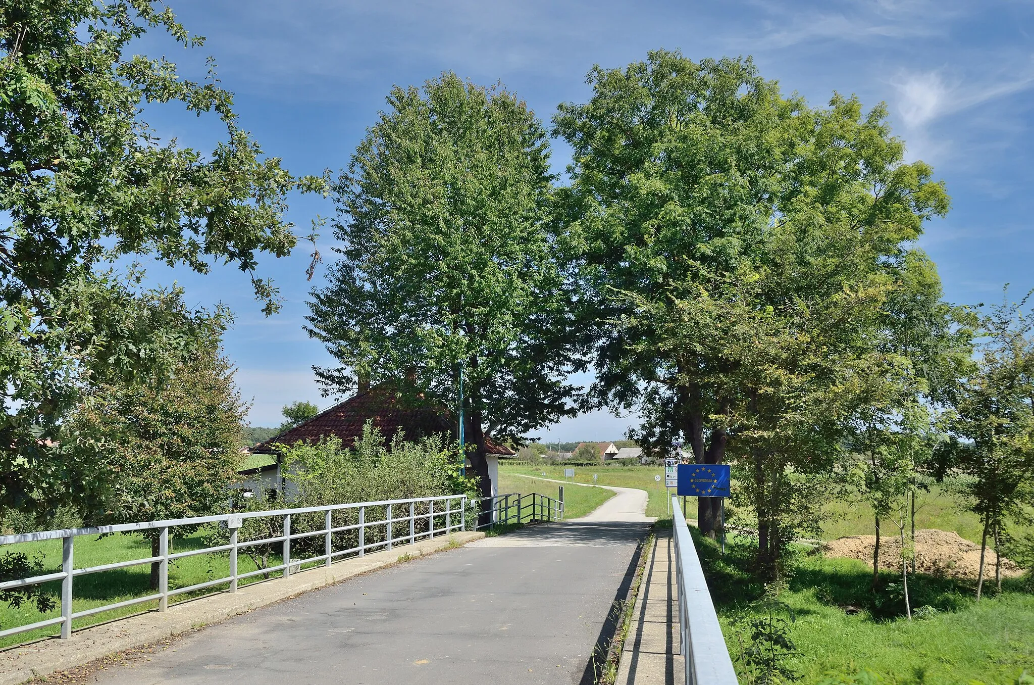 Photo showing: Grenzbrücke von Goritz bei Radkersburg (Steiermark) nach Korovci (Slovenien) über die Kutschenitza / Kučnica.