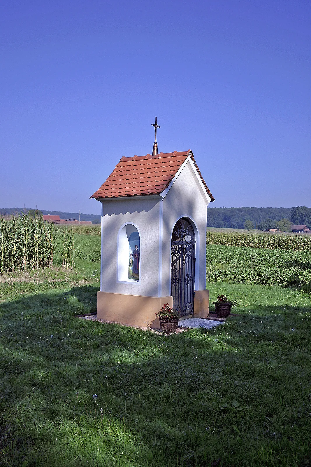 Photo showing: Kapela Svetega srca Jezusovega, Gornji Črnci.
Sacred heart chapel, Gornji Črnci.

Heilige Herz-Jesu Kapelle, Gornji Črnci.