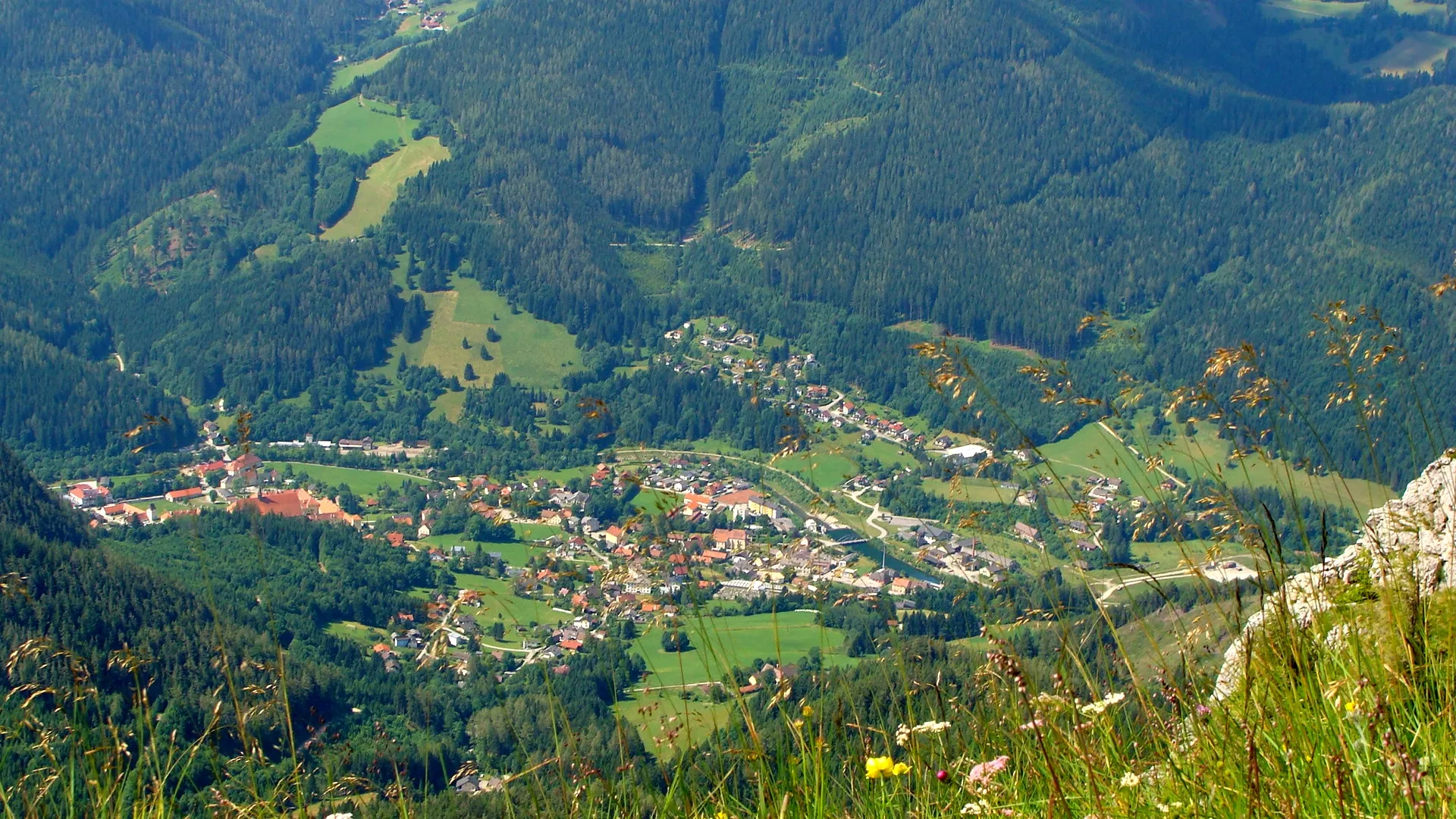 Photo showing: A picture of the styrian village Neuberg an der Mürz seen from the Schneealm