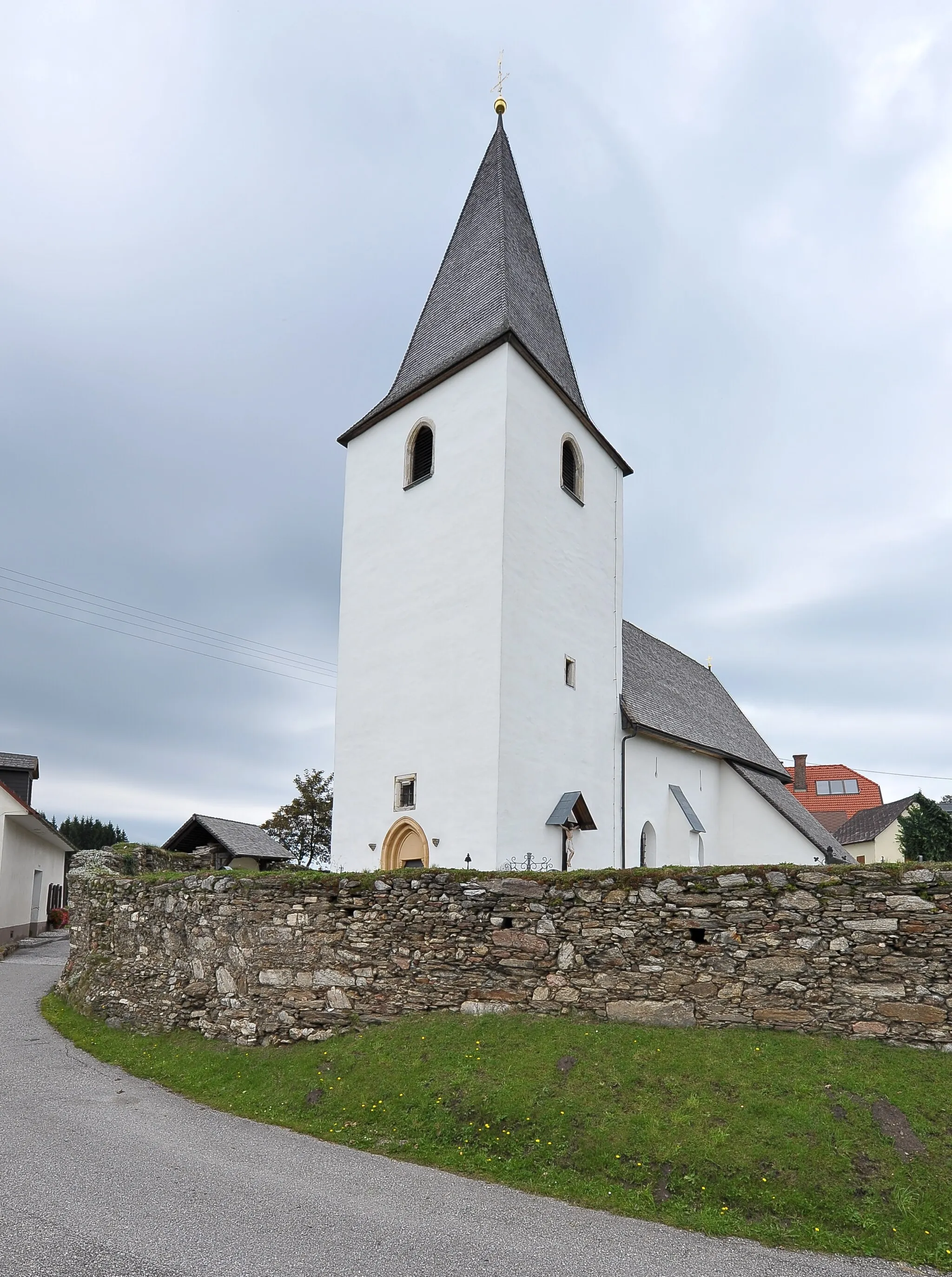 Photo showing: Southwestern view at the parish church Saint Magdalene at Theissenegg, municipality Wolfsberg, district Wolfsberg, Carinthia, Austria, EU