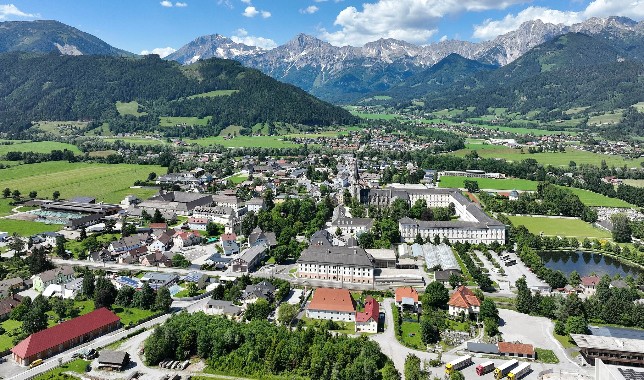 Photo showing: South view of Admont, Austria.