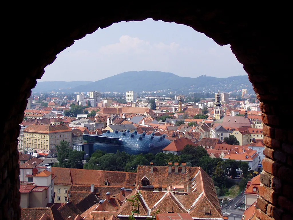 Photo showing: Aerial view of Graz, Austria with Kunsthaus Graz visible.