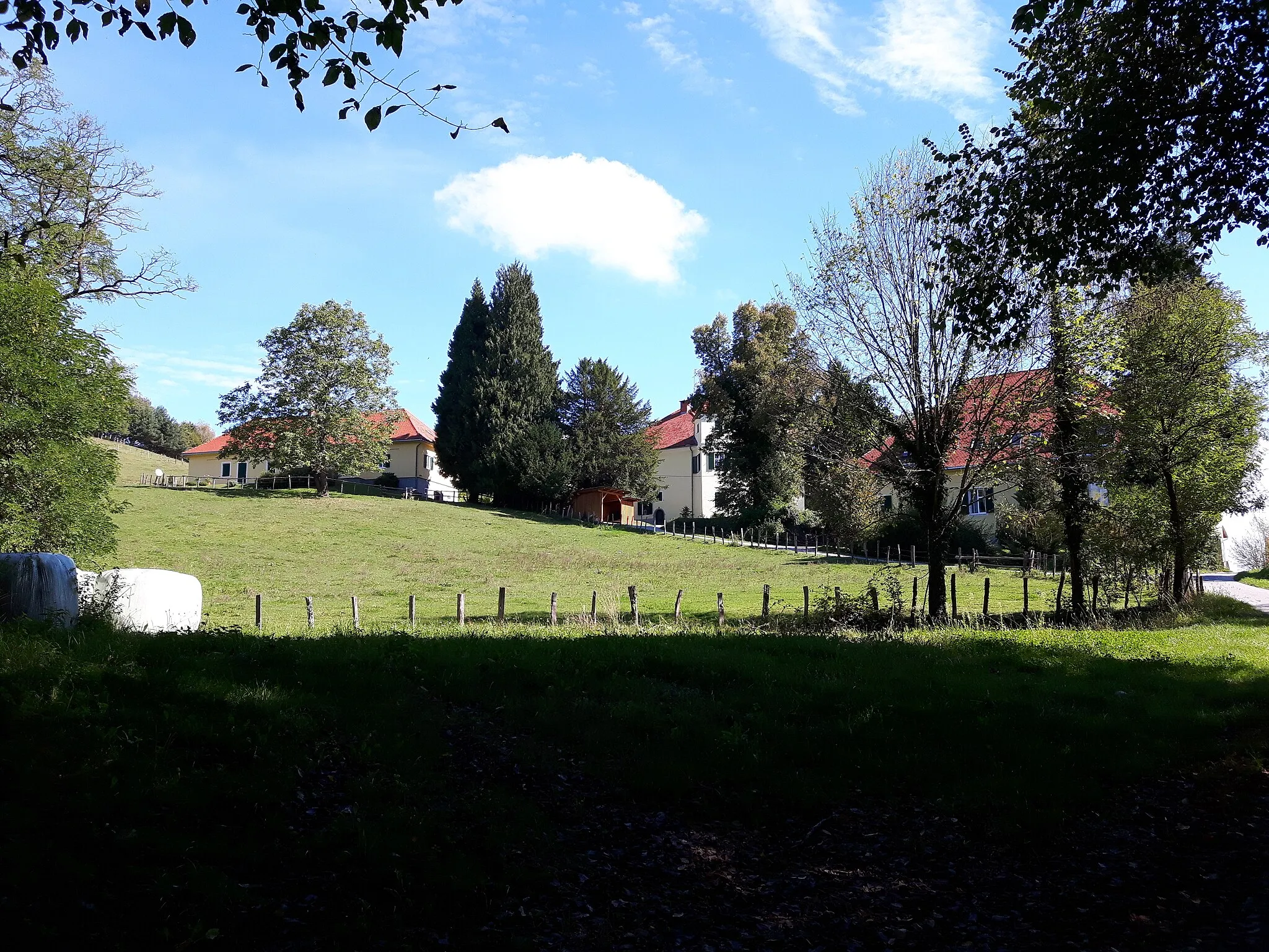 Photo showing: View of the surrounding area of Schloss Hohenburg in St. Johann ob Hohenburg, Styria