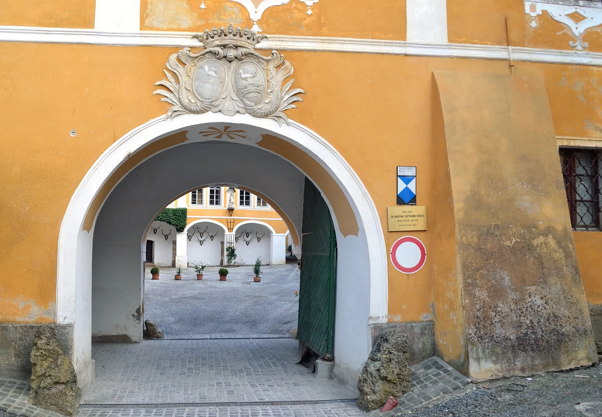 Photo showing: Schloss Birkenstein, a palace in Birkfeld, Styria, is protected as a cultural heritage monument.