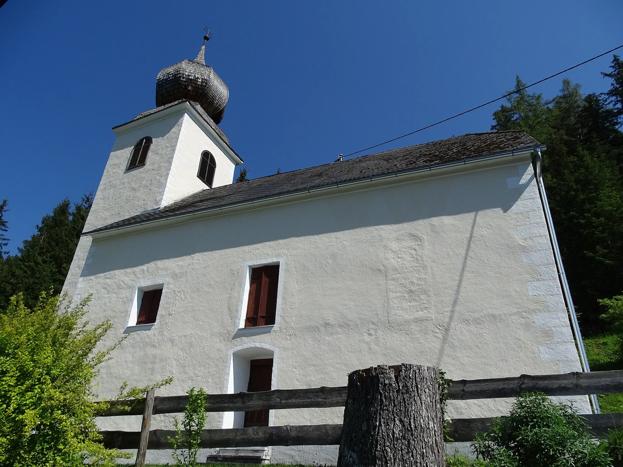 Photo showing: Blick von Nordwesten auf die Filialkirche St. Radegund am heiligen Wasser