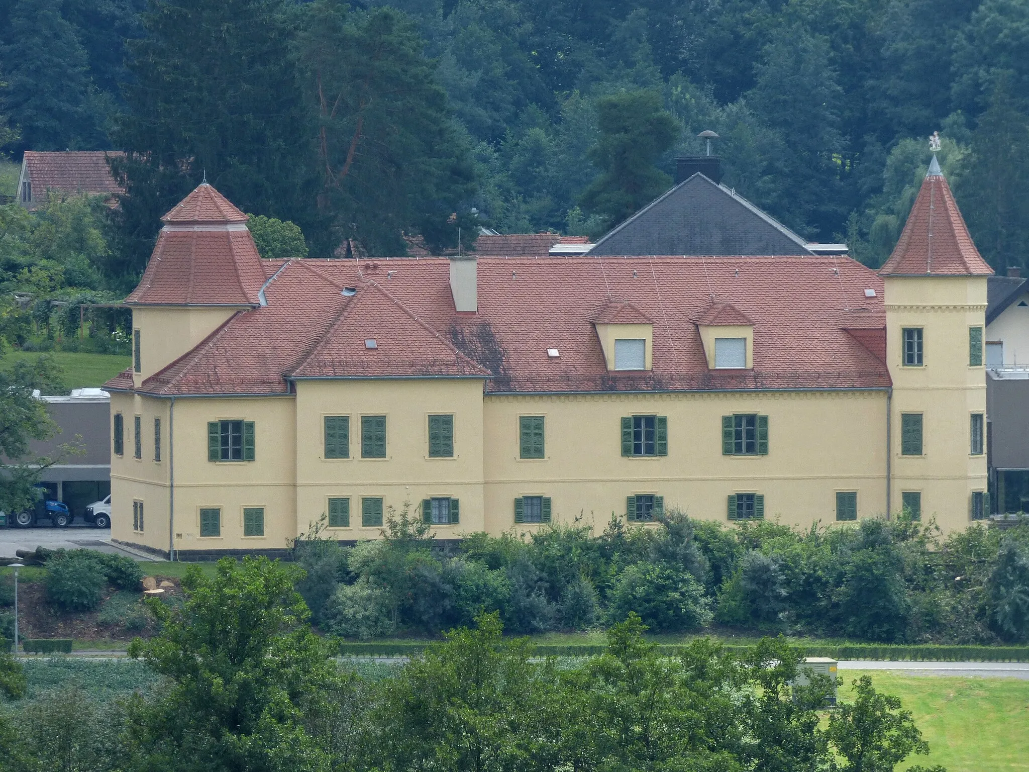 Photo showing: Schloss Stein (heute Landwirtschaftliche Hauswirtschaftsschule)
Gemeinde Fehring, Steiermark