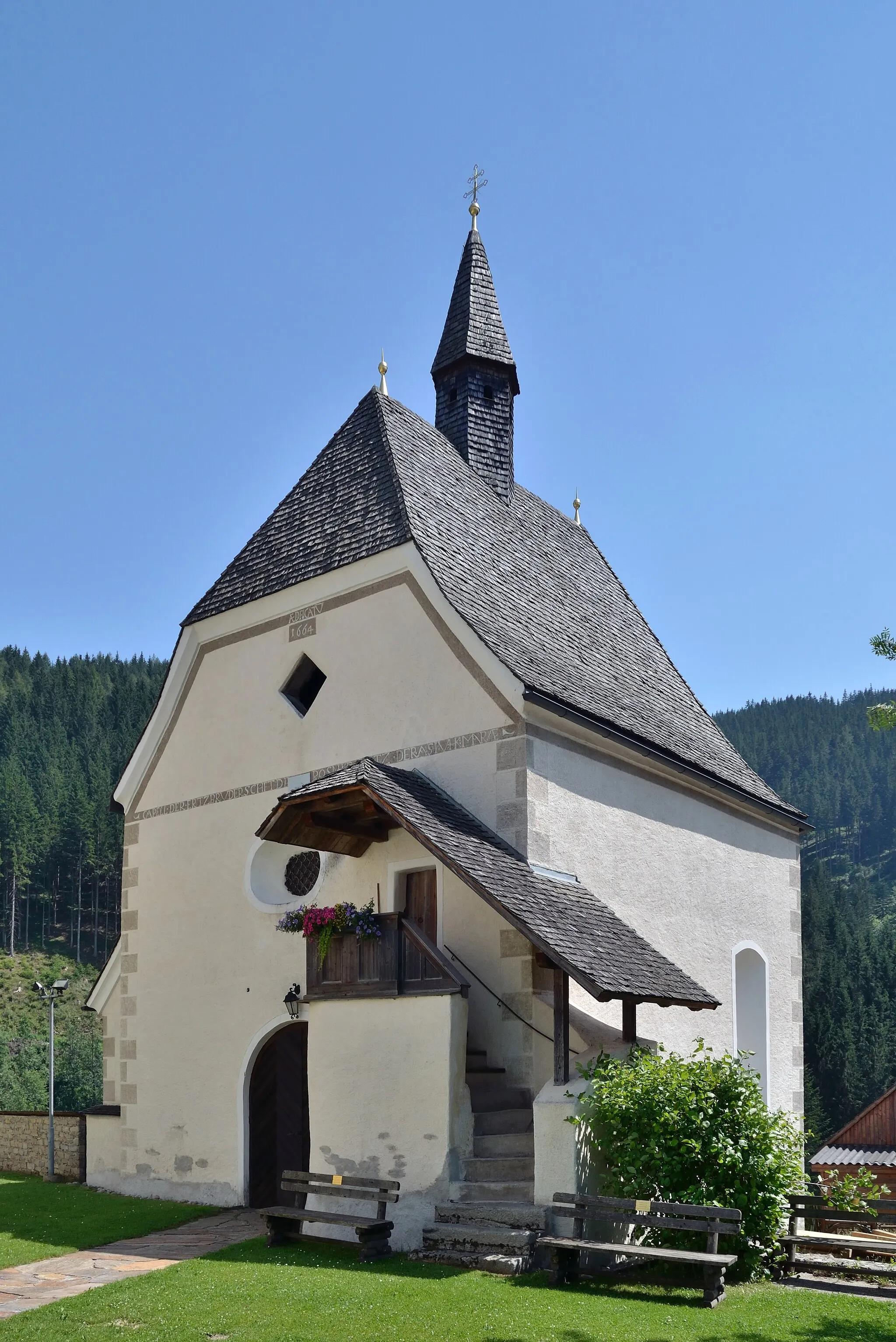 Photo showing: Rosenkranzkapelle (chapel of holy rosary) in Ratten, Styria, Austria. Built in 1664. Cultural heritage monument.