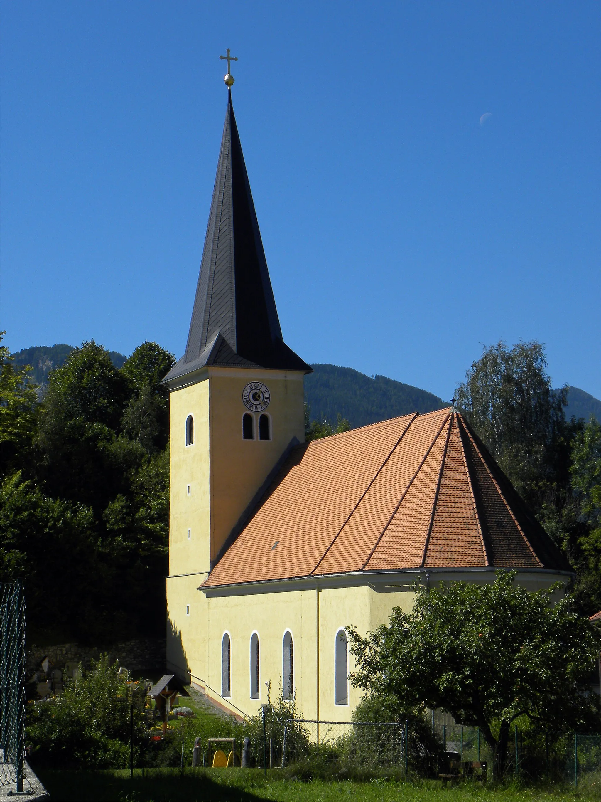 Photo showing: Kath. Pfarrkirche hl. Laurentius mit Friedhof