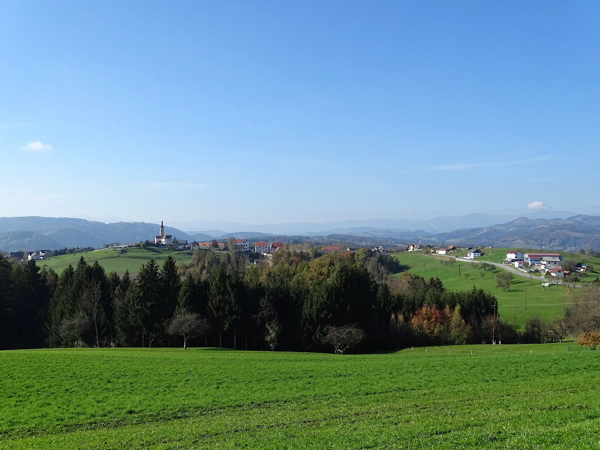 Photo showing: Blick von Osten auf den Hauptort von Sankt Oswald bei Plankenwarth