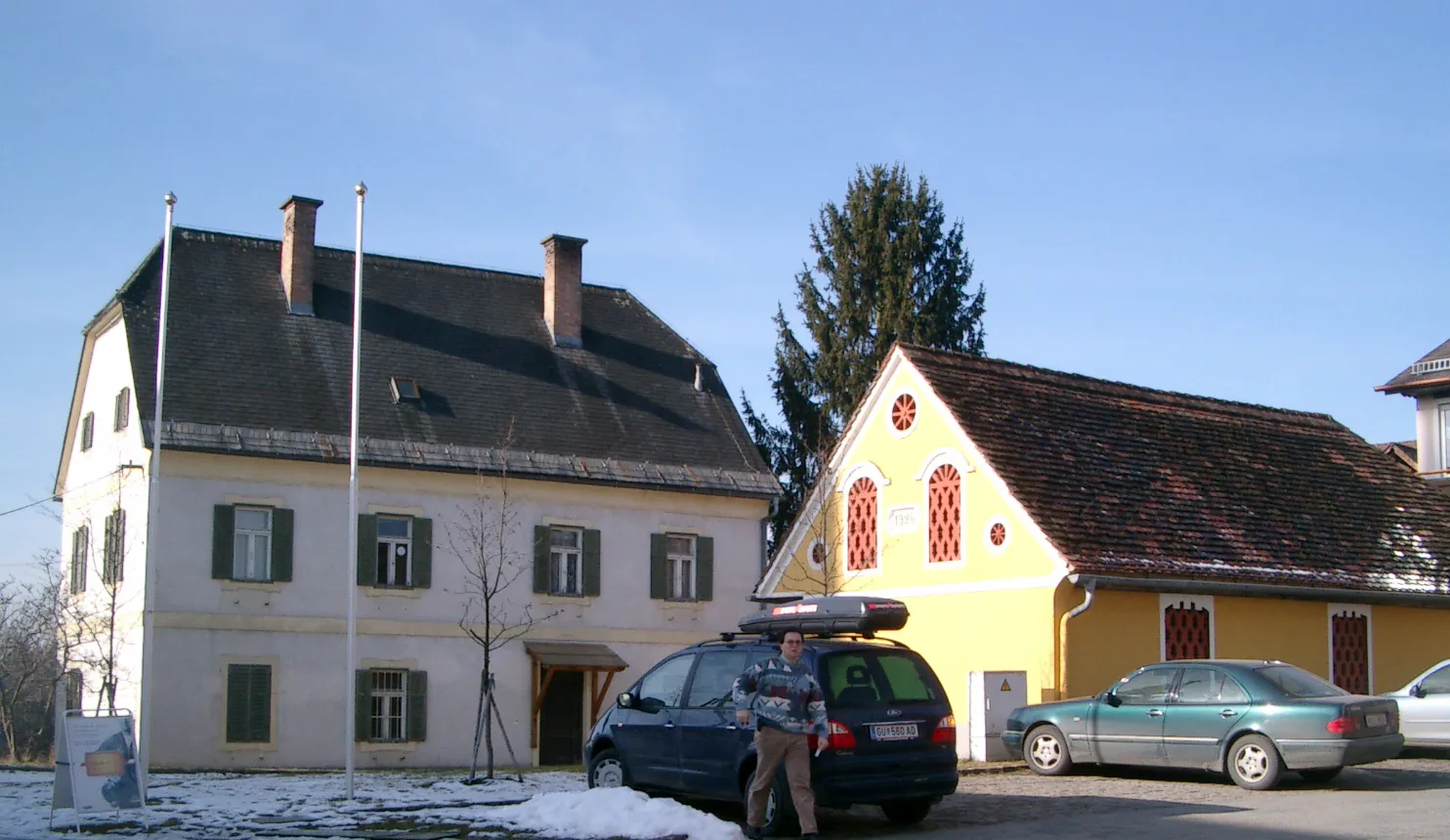 Photo showing: Ehem. Pfarrhof und Wirtschaftsgebäude