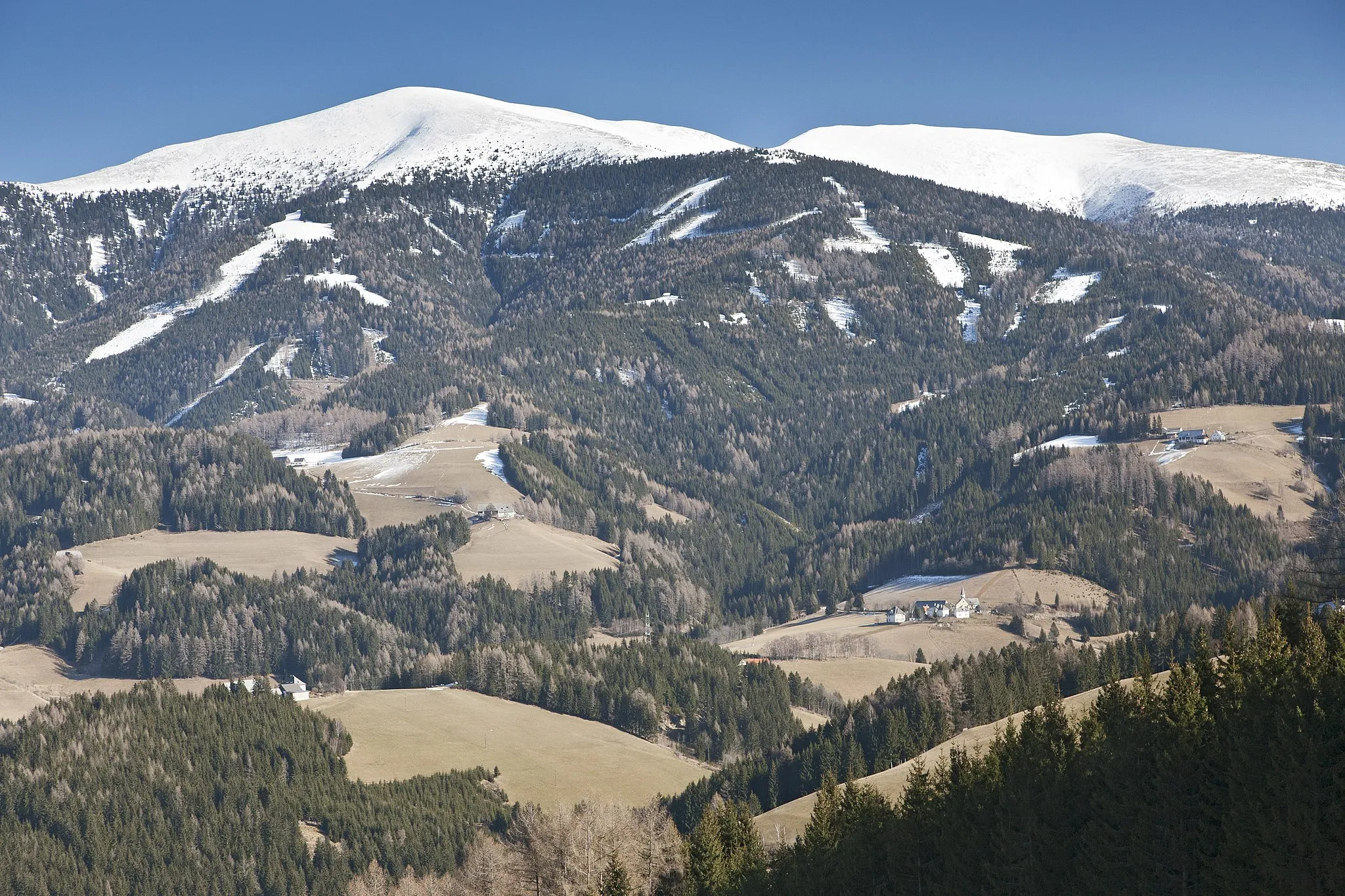 Photo showing: View of Sankt Georgen in Obdachegg with Größing and Ameringkogel