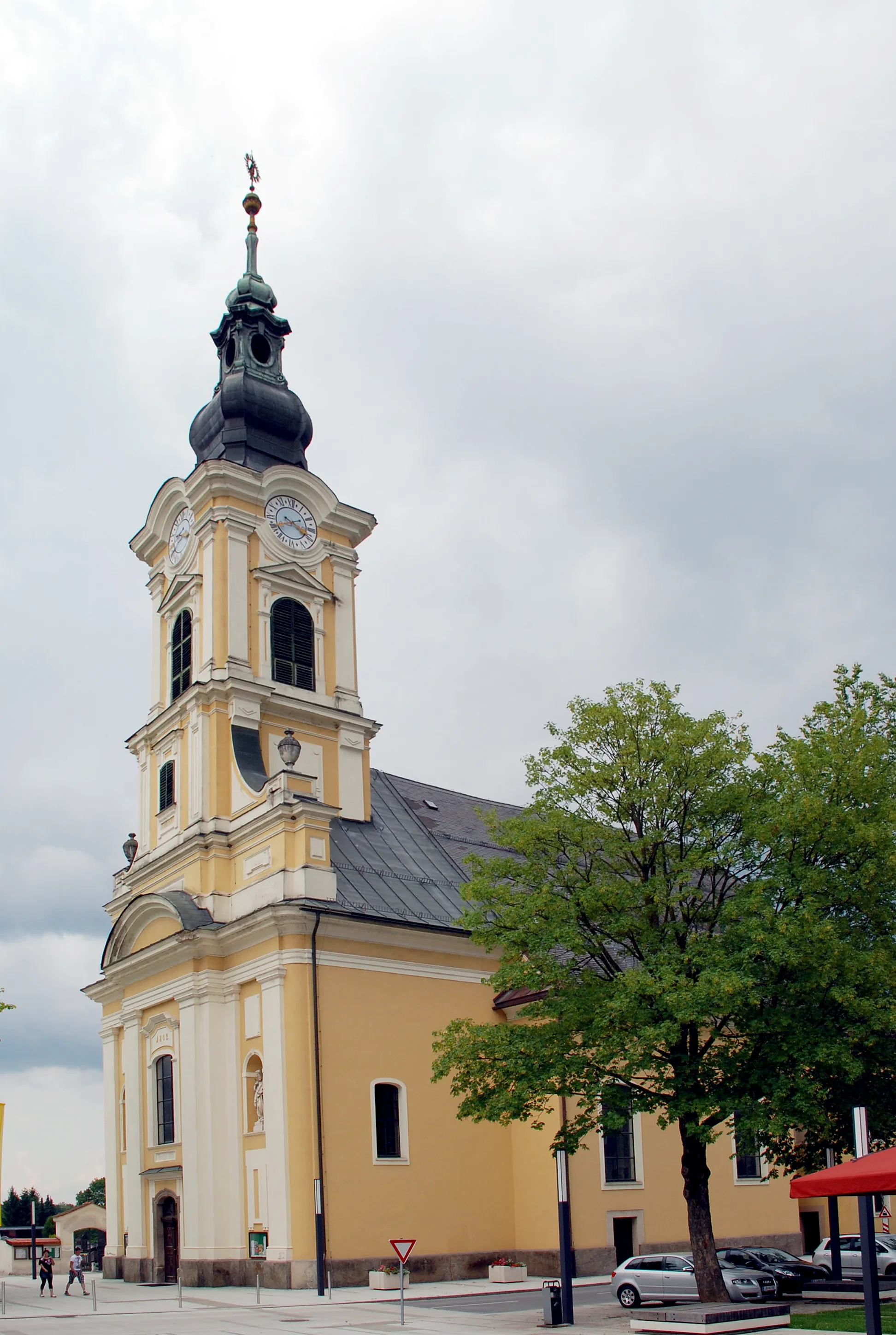 Photo showing: Wies, Steiermark, Österreich: Pfarrkirche Turmfront

This media shows the protected monument with the number 3651 in Austria. (Commons, de, Wikidata)